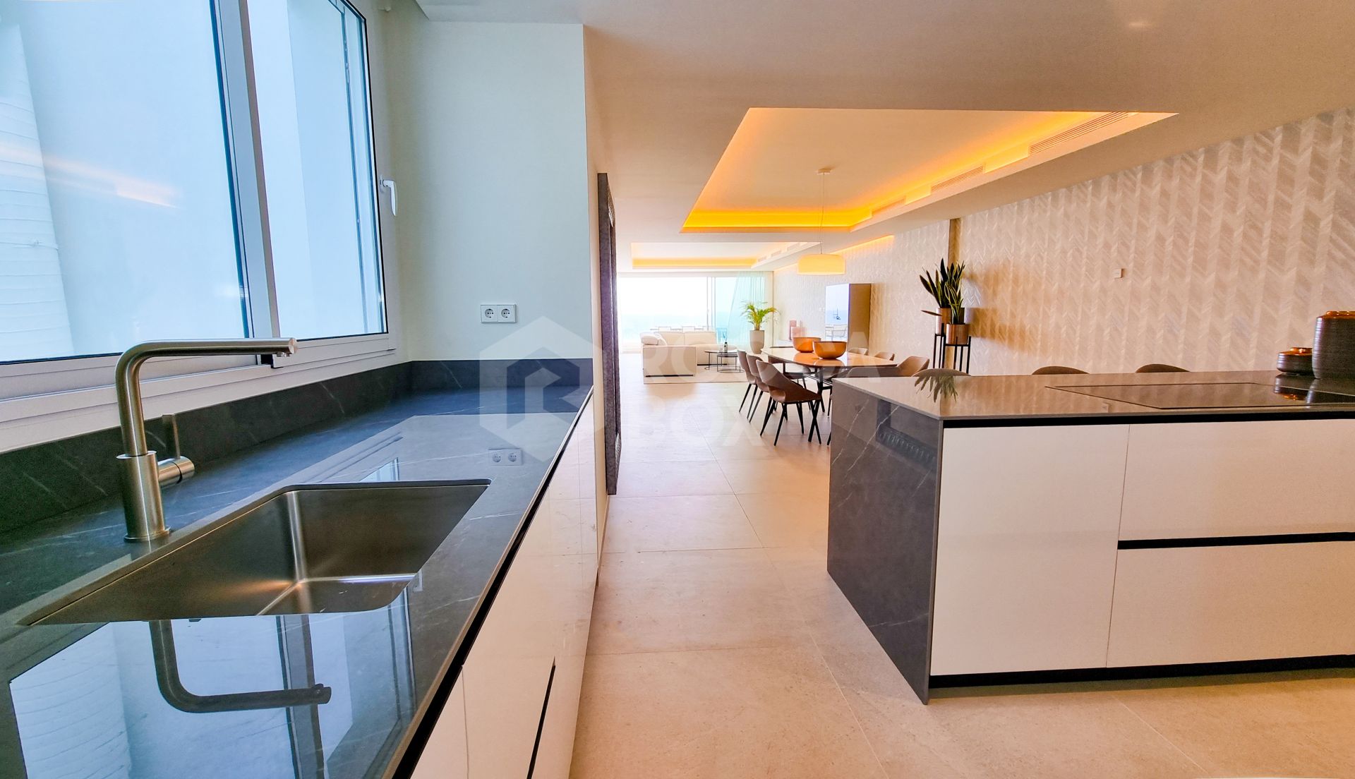 Luxurious 1st line beach penthouse for sale in Estepona, Costa del Sol.