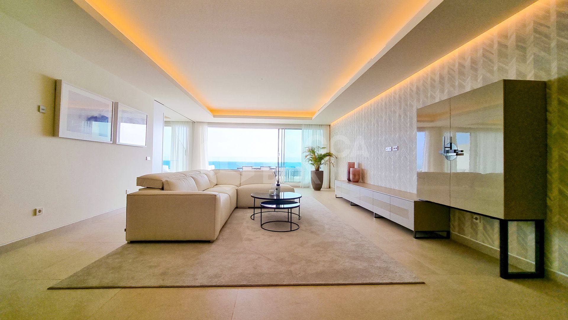 Luxurious 1st line beach penthouse for sale in Estepona, Costa del Sol.