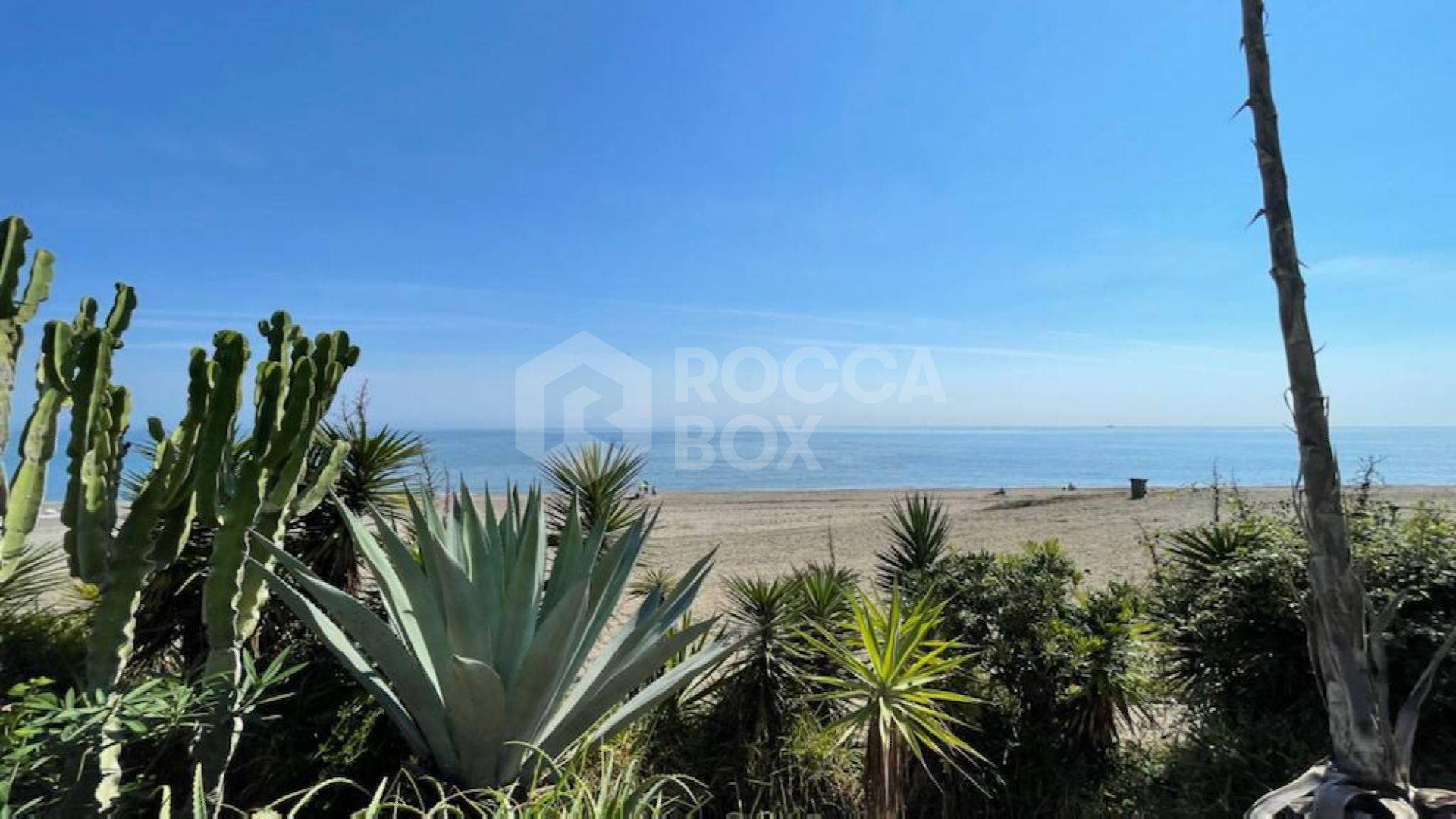 Semi-detached house on the beach