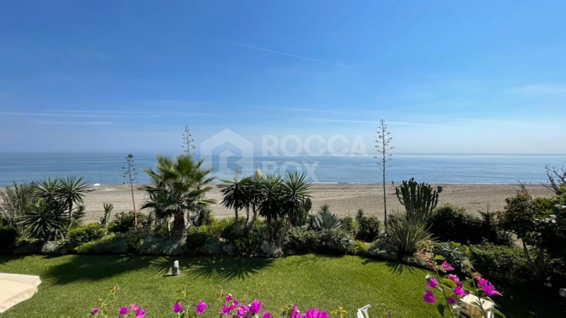 Semi-detached house on the beach