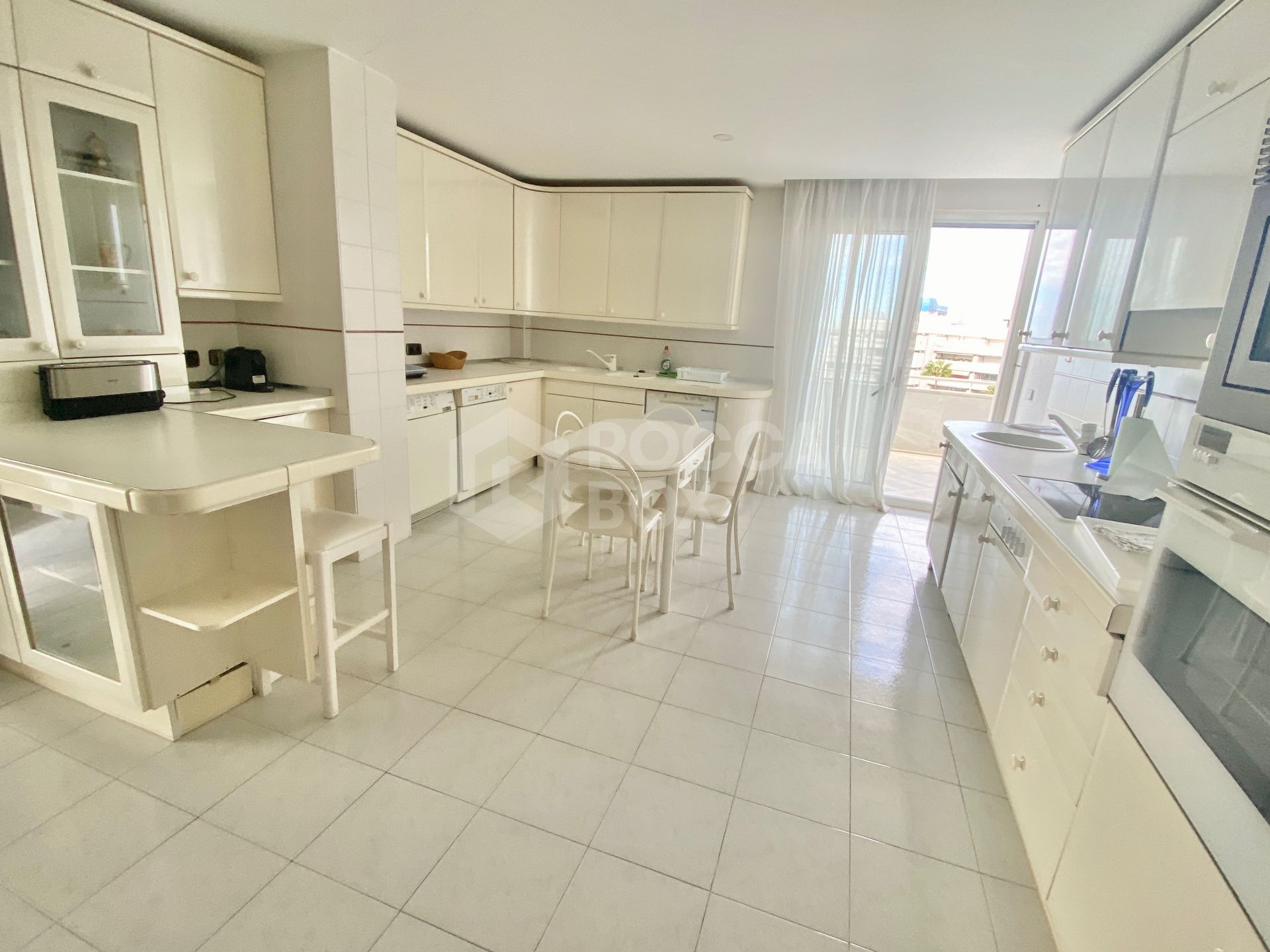 Exclusive apartment for rent at Mare Nostrum with unbeatable sea views