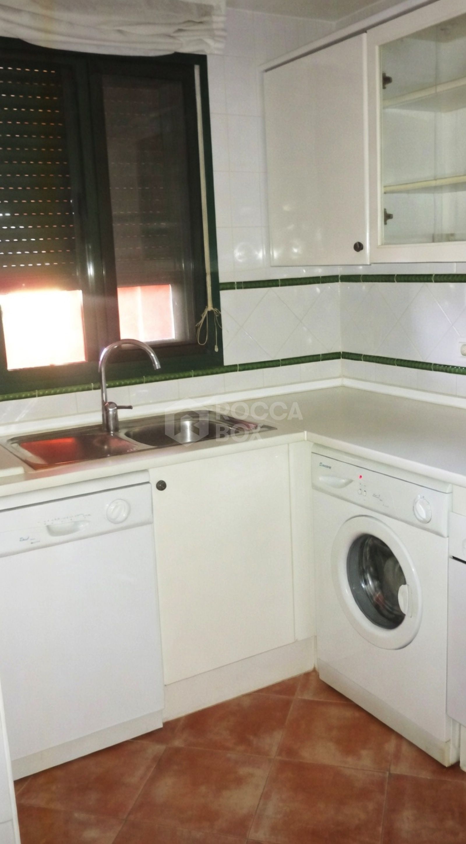 Bright 2-Bedroom Apartment – 5-Min Walk to Beach