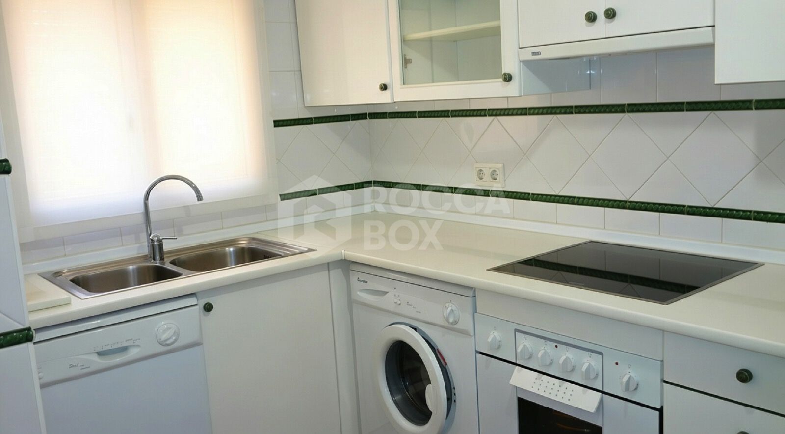 Bright 2-Bedroom Apartment – 5-Min Walk to Beach