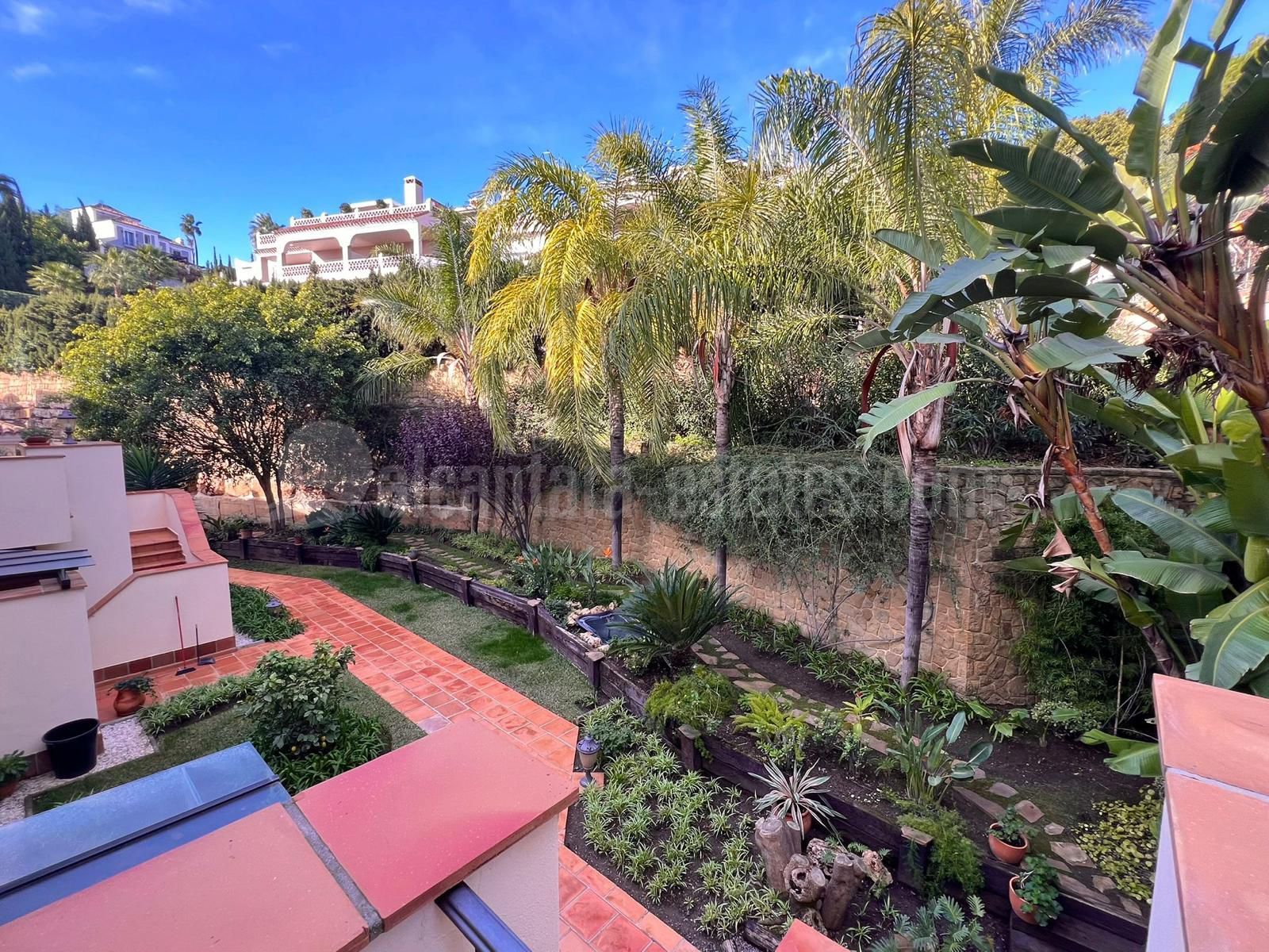 Atico Duplex en Los Almendros, Benahavis