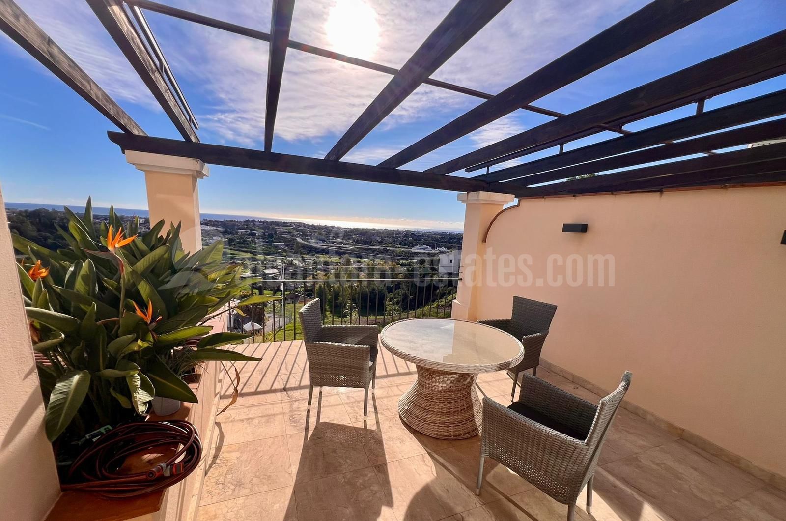 Atico Duplex en Los Almendros, Benahavis