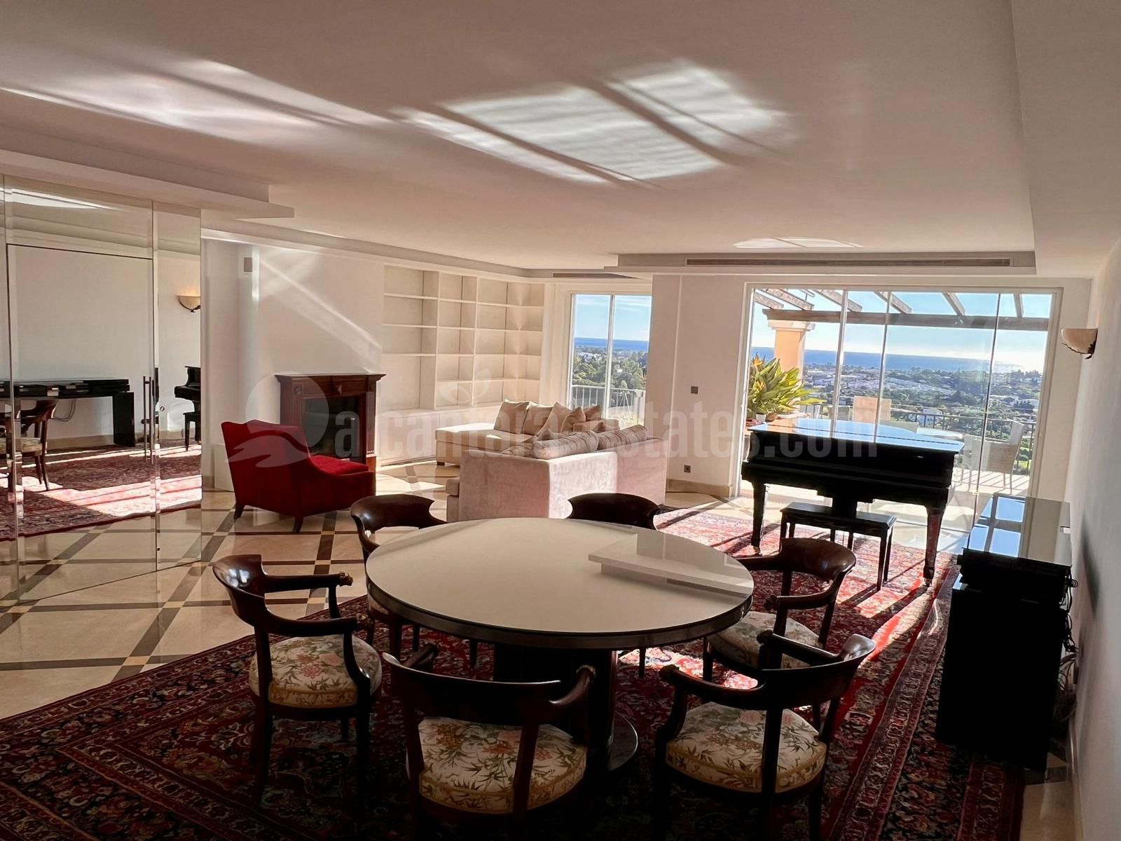 Atico Duplex en Los Almendros, Benahavis