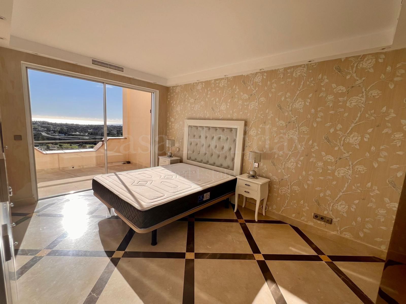 Duplex Penthouse in Los Almendros, Benahavis