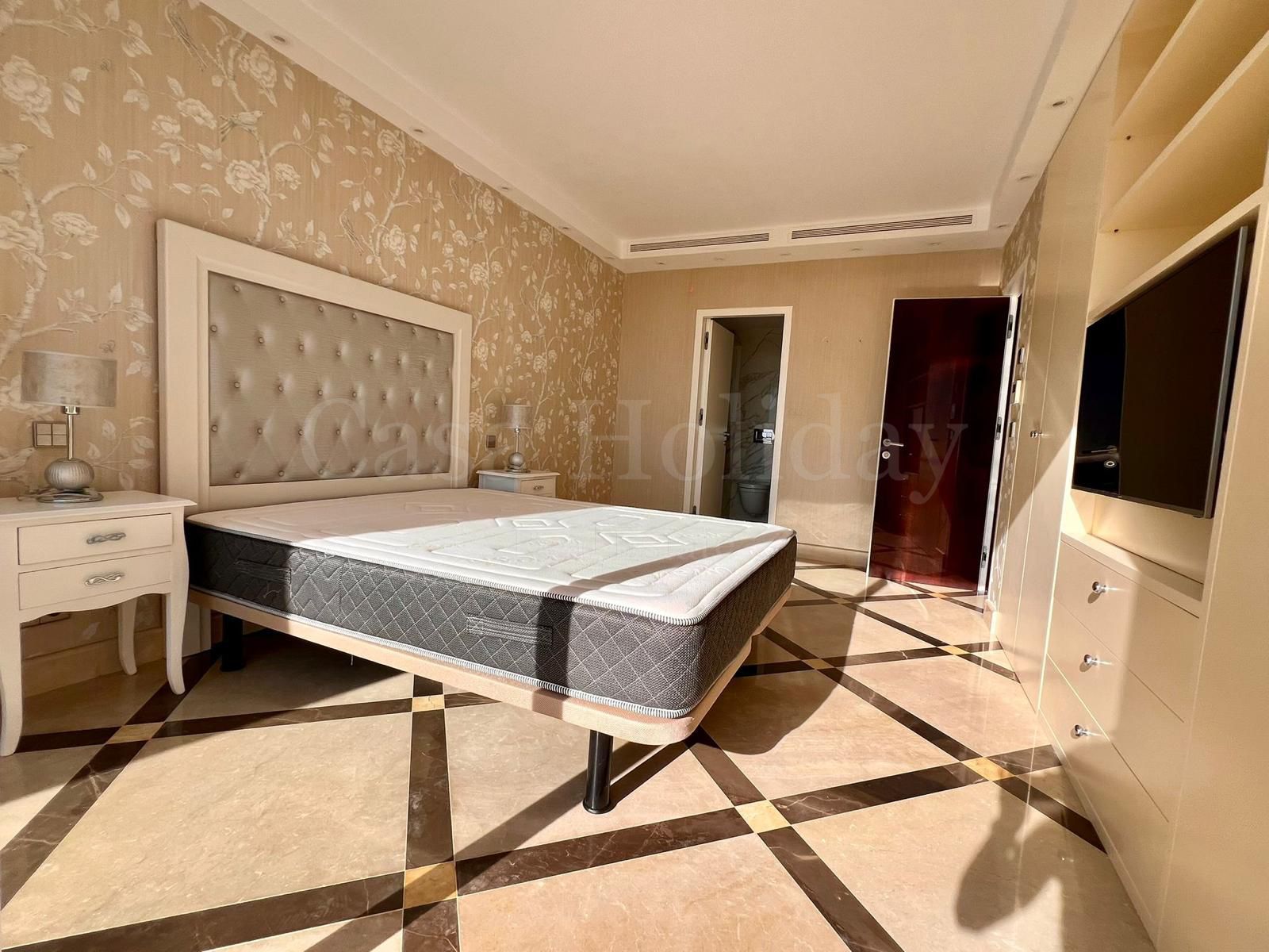 Duplex Penthouse in Los Almendros, Benahavis