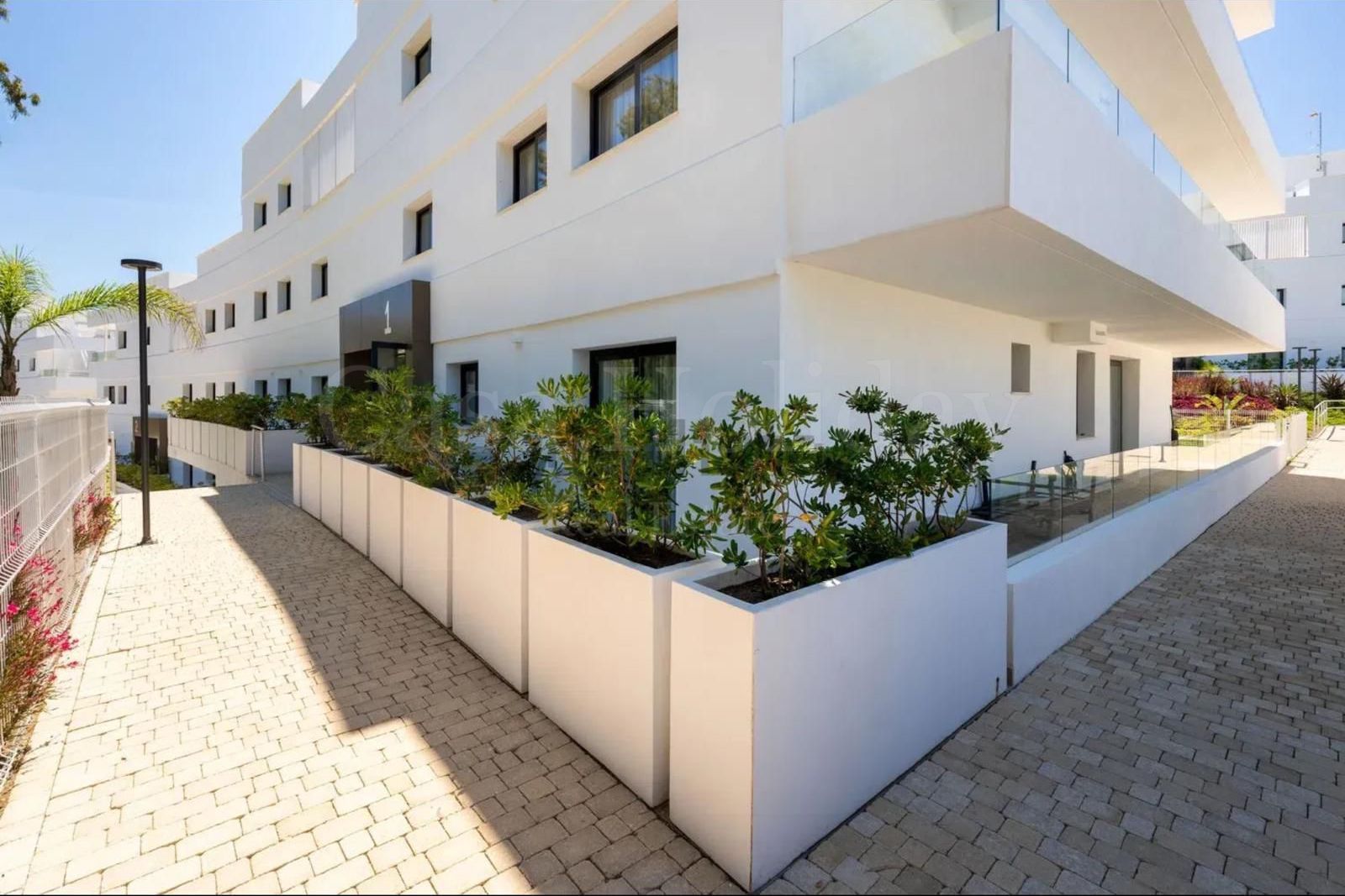 Apartamento Planta Baja en Guadalobon, Estepona