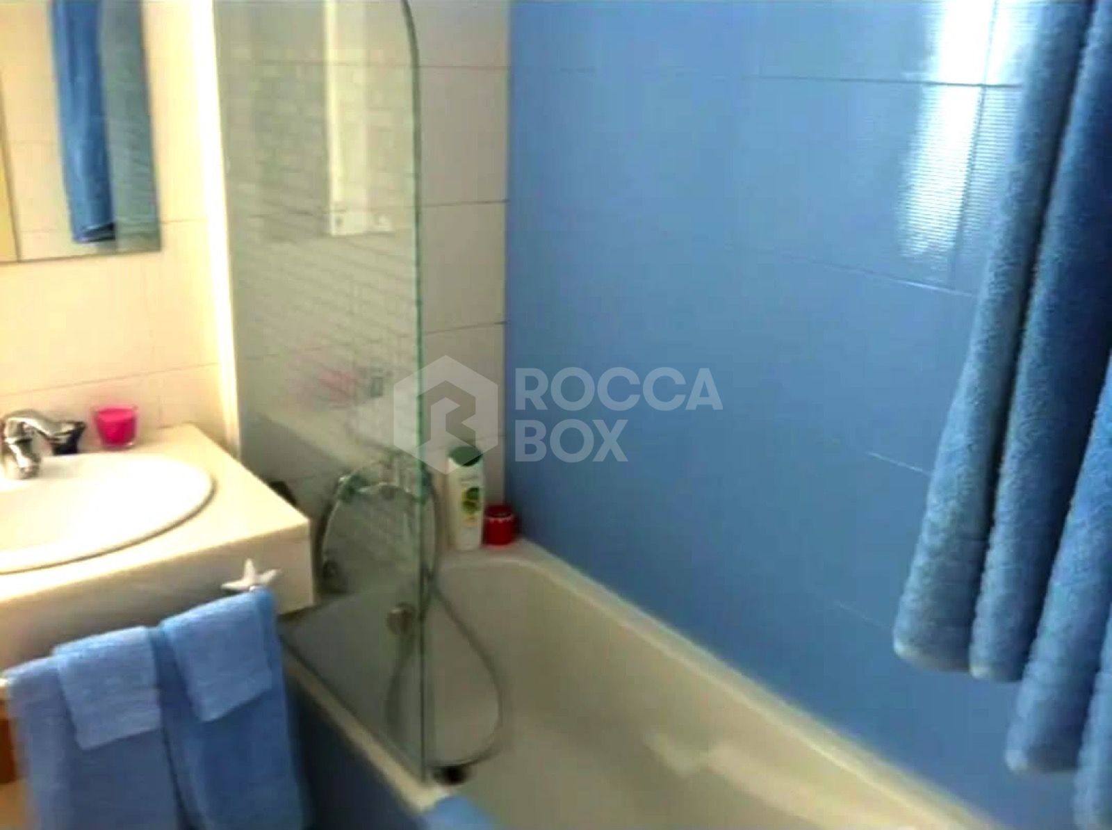 Spacious Ground Floor Apartment with Exclusive Garden Use