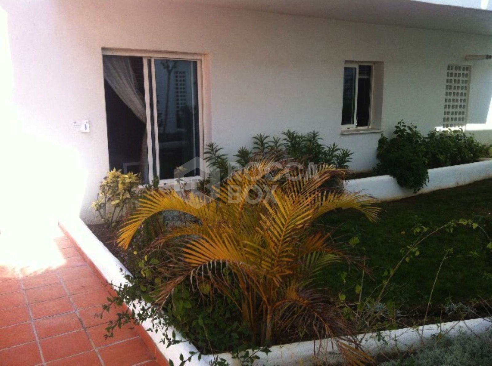 Spacious Ground Floor Apartment with Exclusive Garden Use