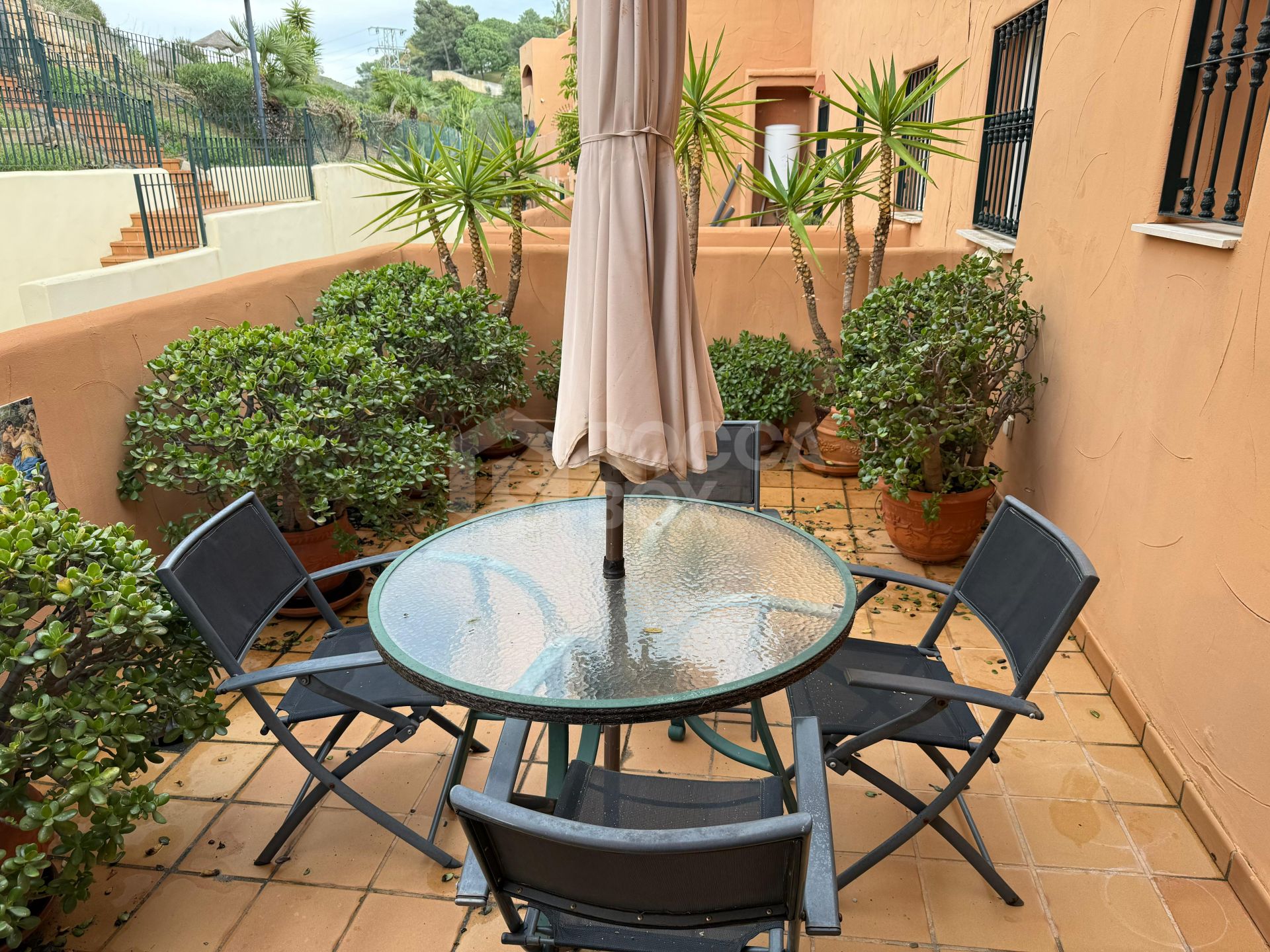 Elegant 2-Bedroom Apartment with Sea Views