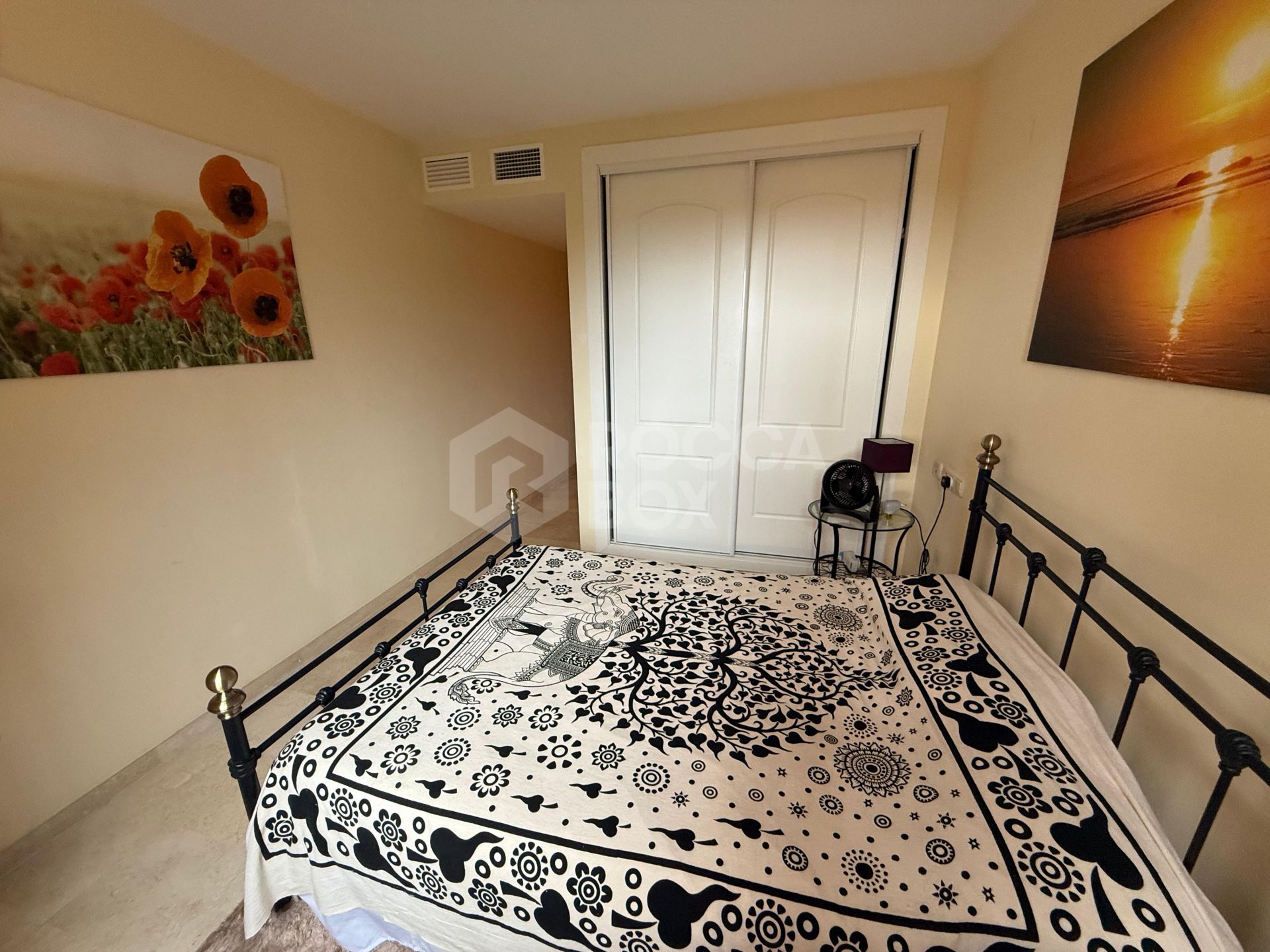 Elegant 2-Bedroom Apartment with Sea Views