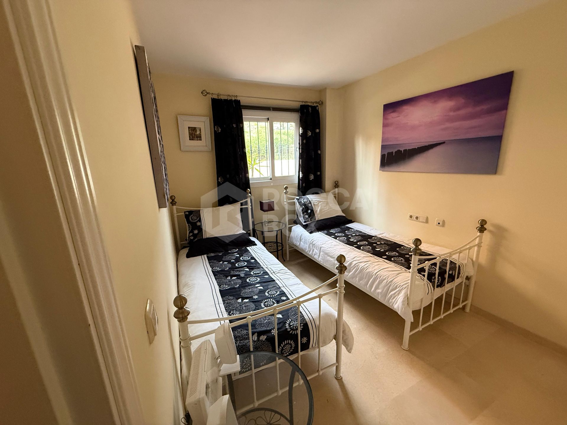 Elegant 2-Bedroom Apartment with Sea Views