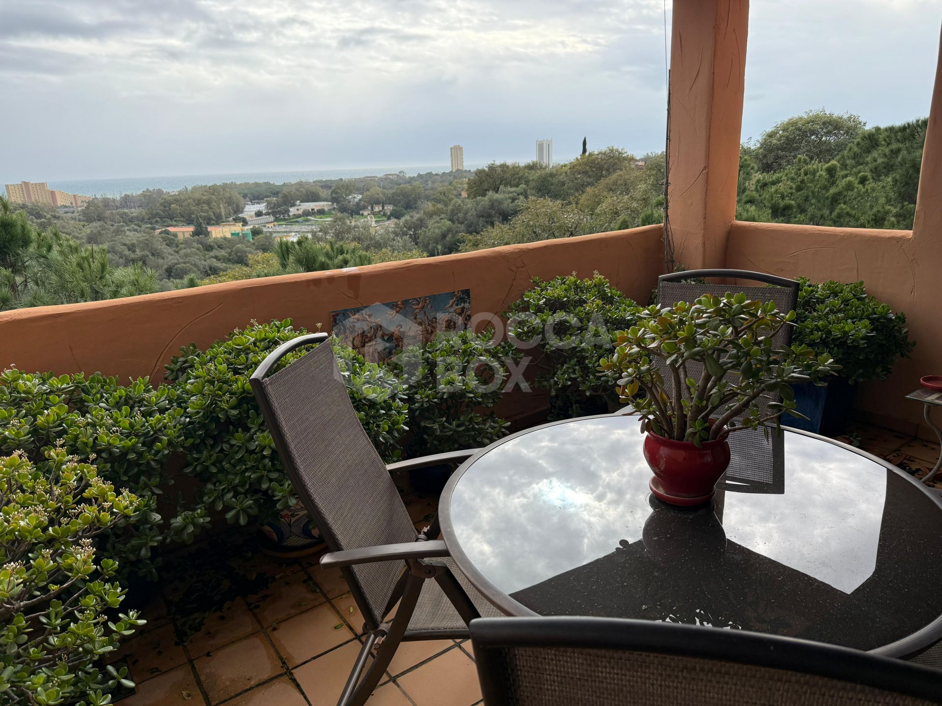 Elegant 2-Bedroom Apartment with Sea Views