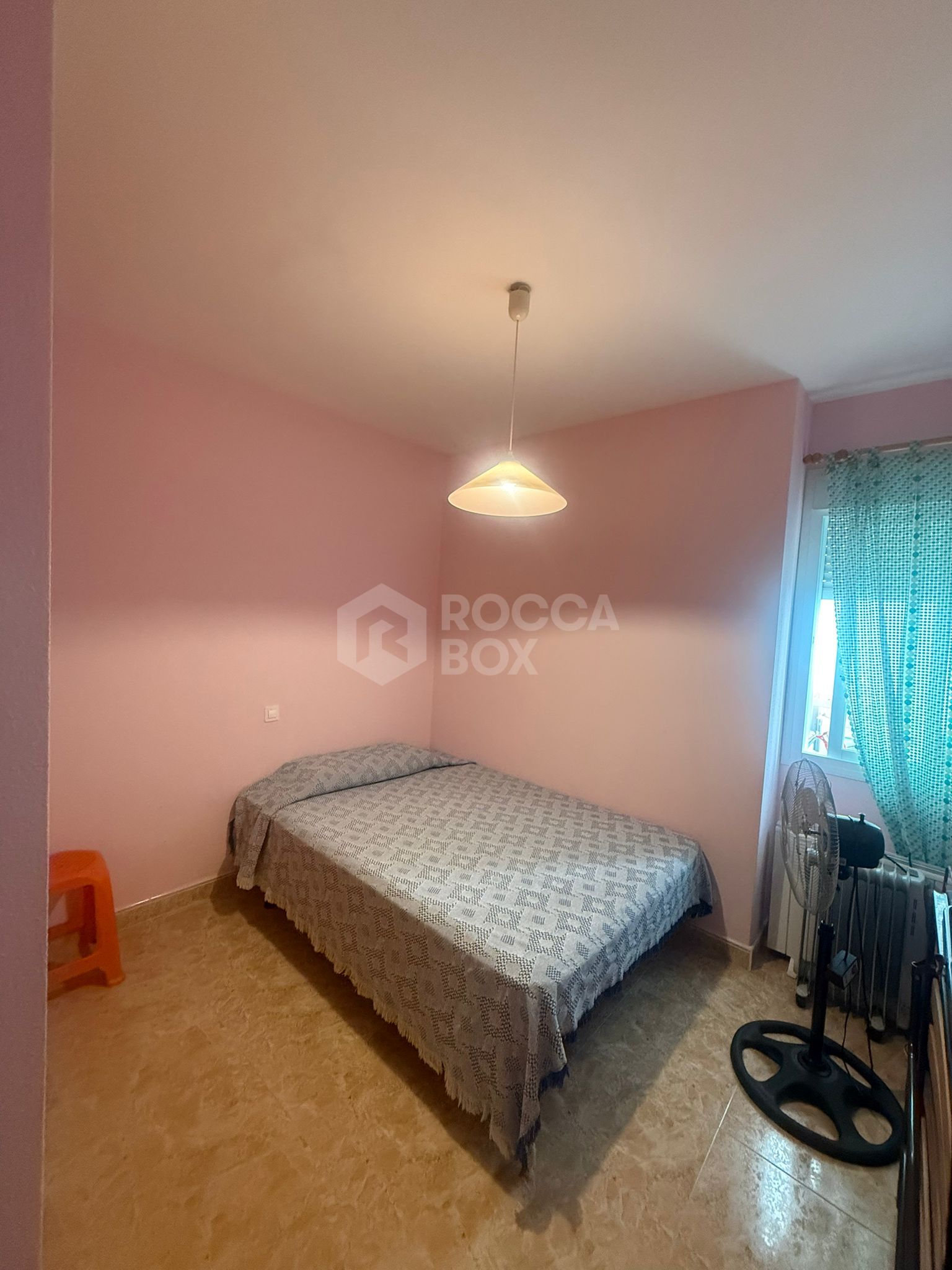 Bright South-Facing 3-Bedroom Apartment – Just Steps from the Beach