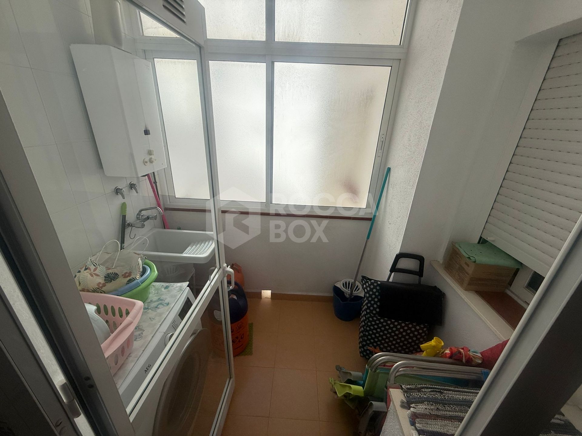 Bright South-Facing 3-Bedroom Apartment – Just Steps from the Beach