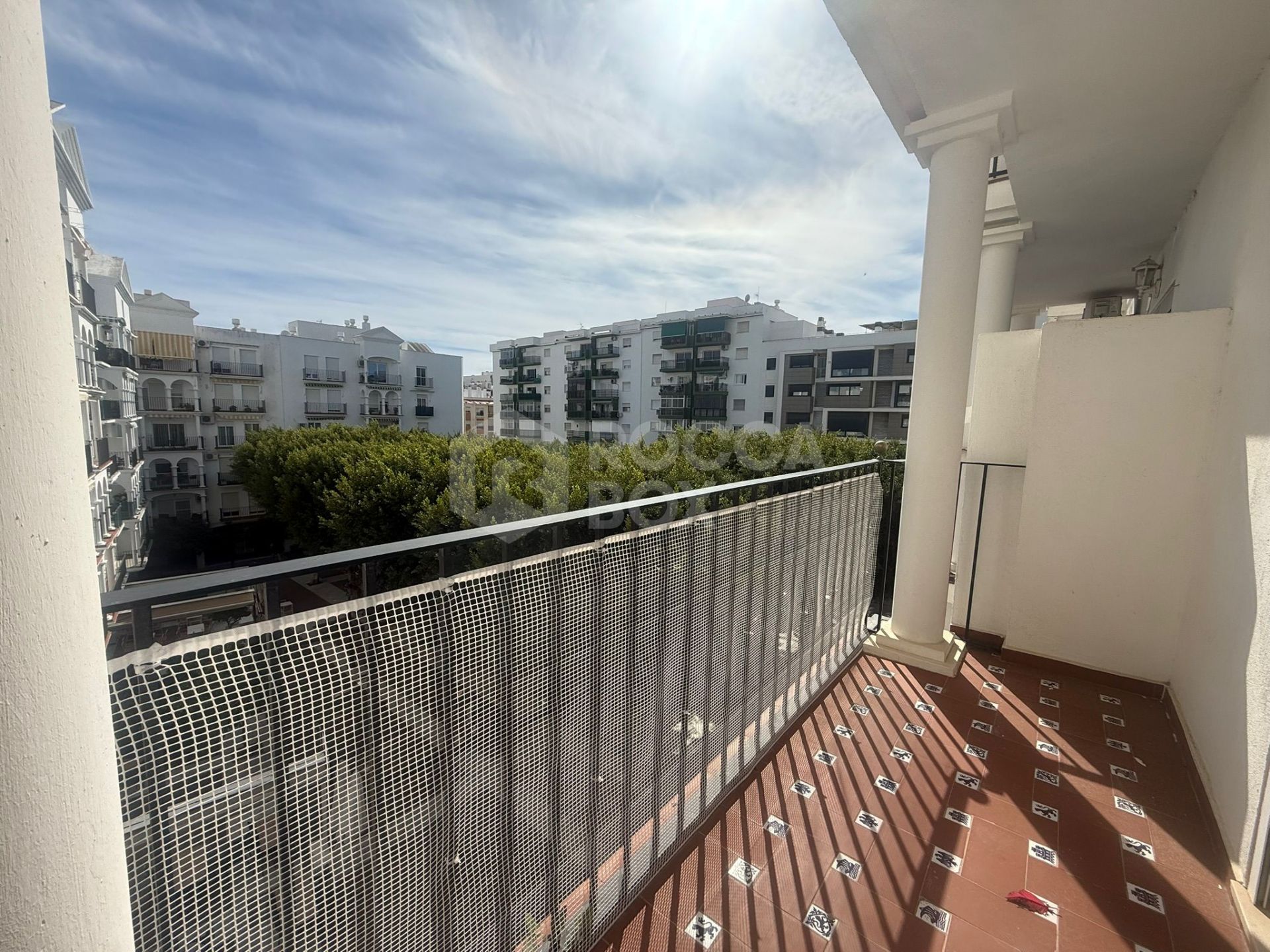 Bright South-Facing 3-Bedroom Apartment – Just Steps from the Beach