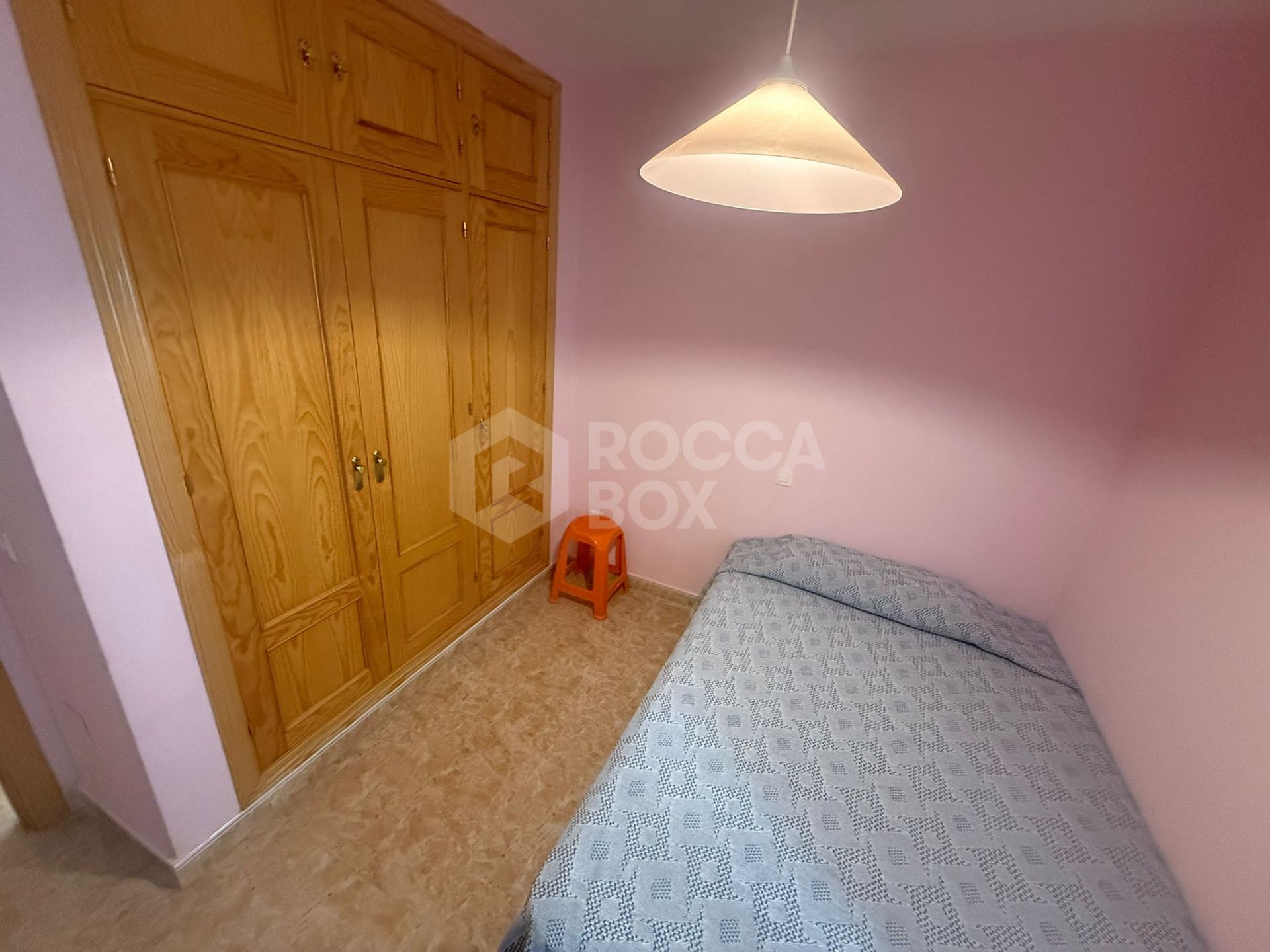 Bright South-Facing 3-Bedroom Apartment – Just Steps from the Beach