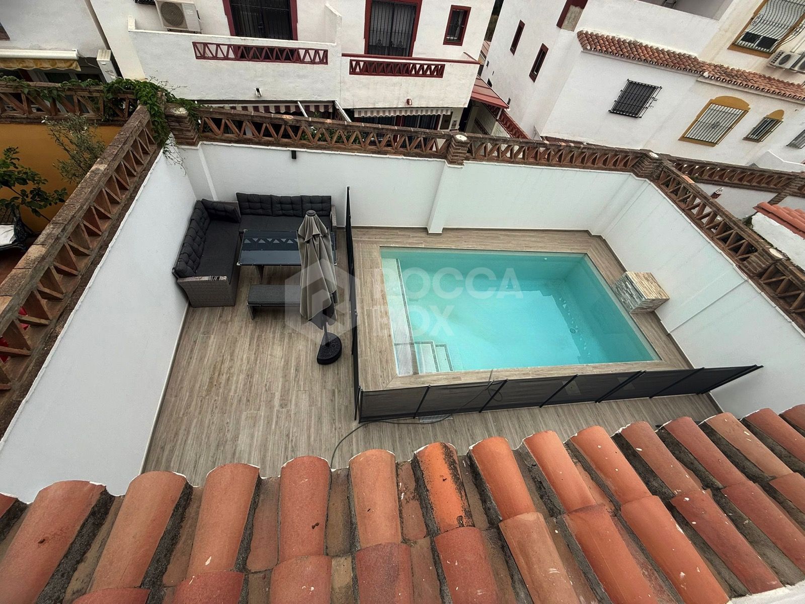 Spacious Corner 4-Bedroom Townhouse with Private Saltwater Pool