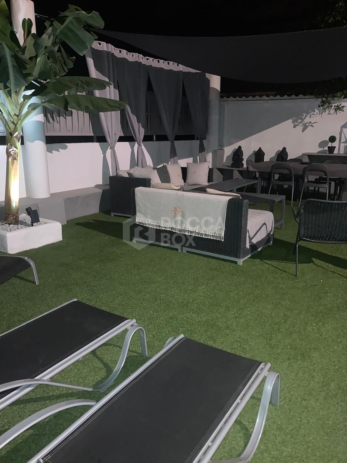 Enchanting Single-Storey Detached Villa with Lush Fruit Orchard