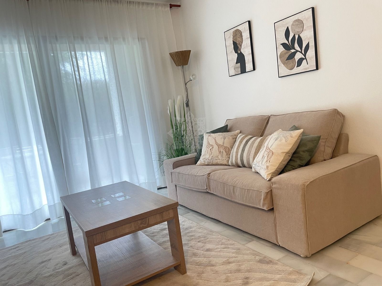 Apartamento Planta Baja en Las Brisas, Marbella