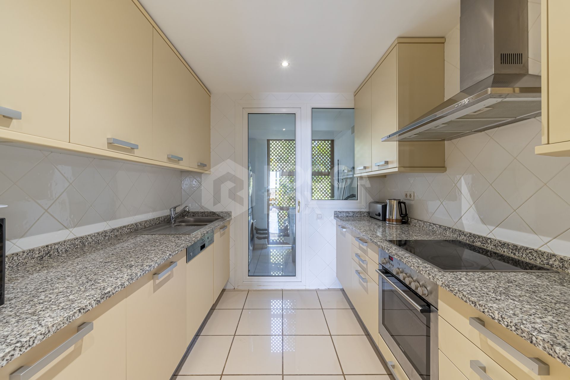 Exclusive Apartment with Panoramic Sea, La Concha Mountain, and New Golden Mile Views