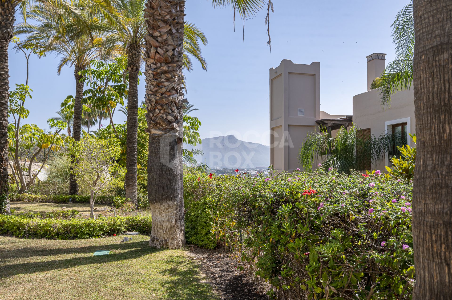 Exclusive Apartment with Panoramic Sea, La Concha Mountain, and New Golden Mile Views