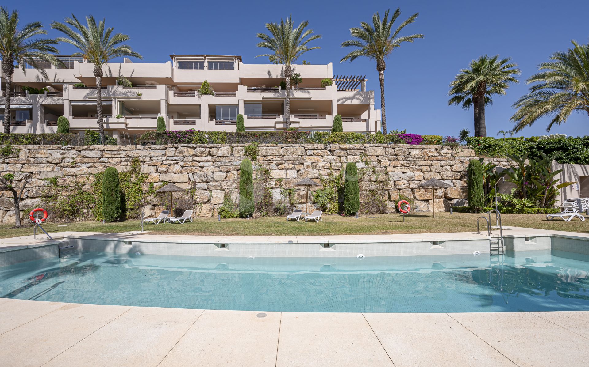 Exclusive Apartment with Panoramic Sea, La Concha Mountain, and New Golden Mile Views