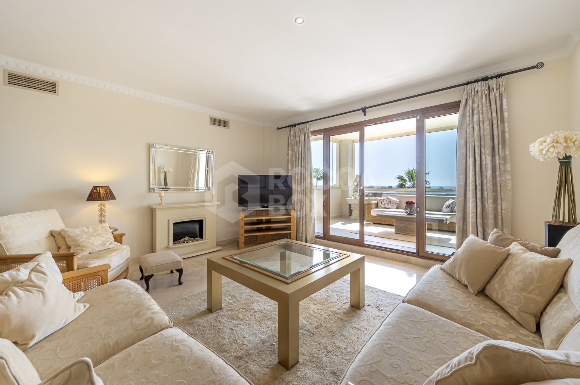 Exclusive Apartment with Panoramic Sea, La Concha Mountain, and New Golden Mile Views