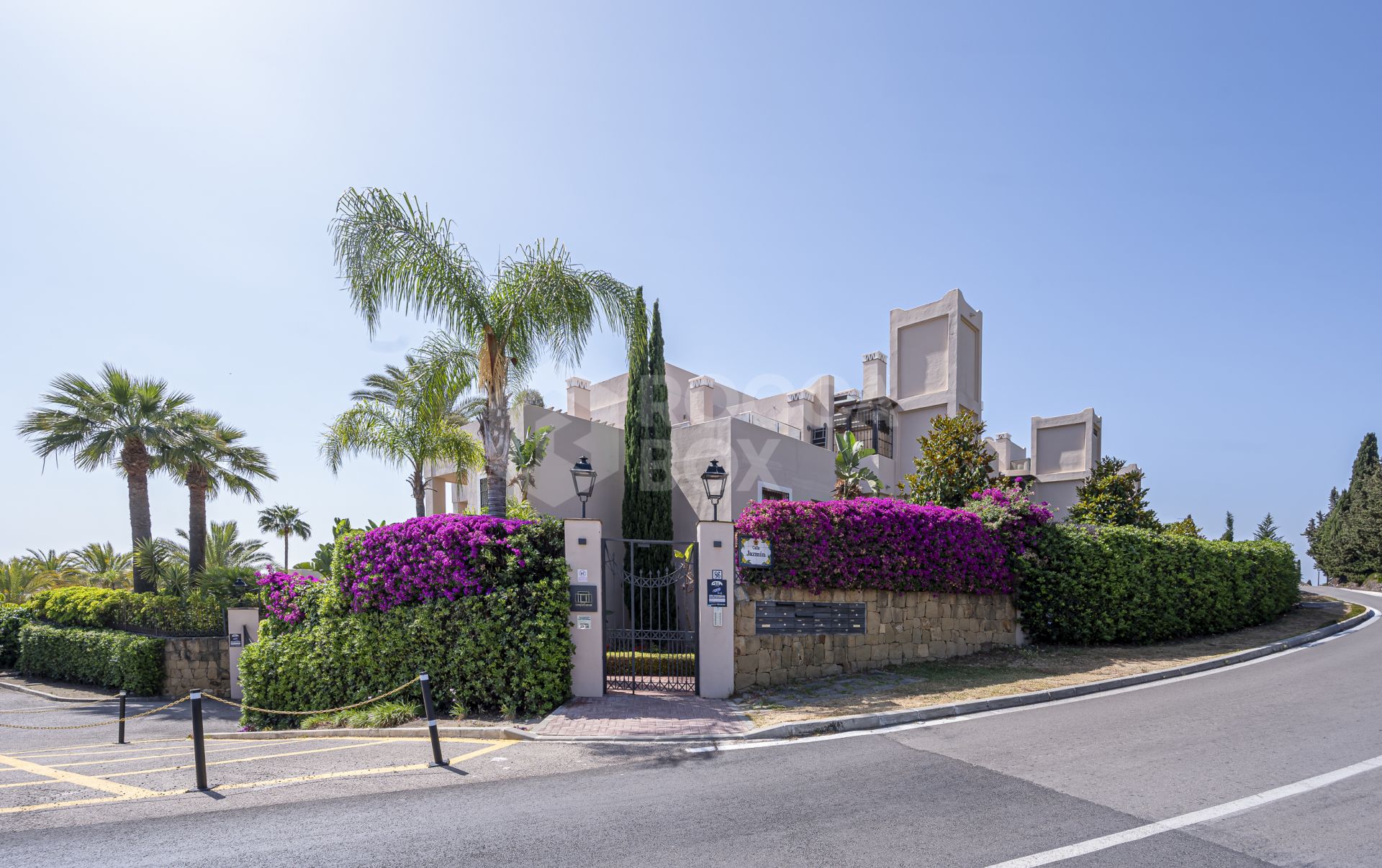 Exclusive Apartment with Panoramic Sea, La Concha Mountain, and New Golden Mile Views