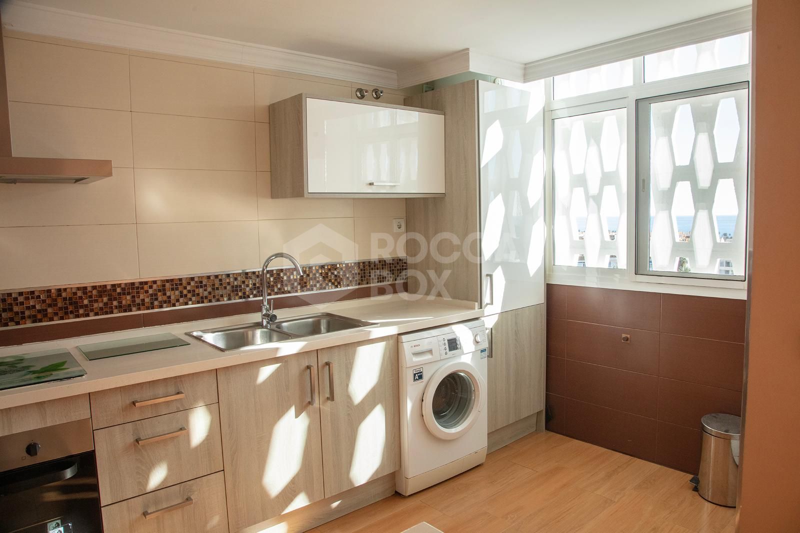 Stunning Fully Reformed High-Floor Apartment with Sea Views