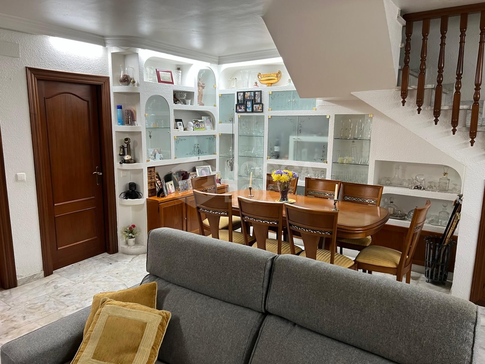 Stunning Detached Villa with Private Pool and Panoramic Views i