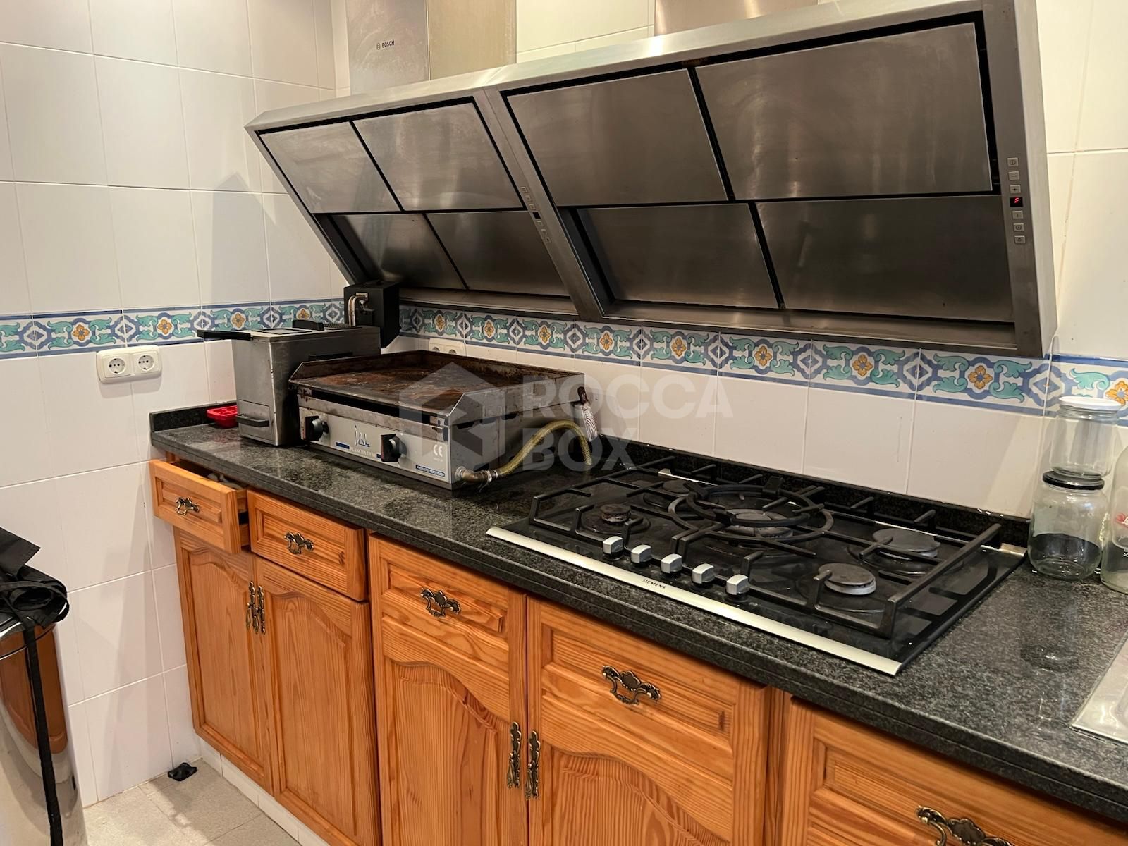 Stunning Detached Villa with Private Pool and Panoramic Views i