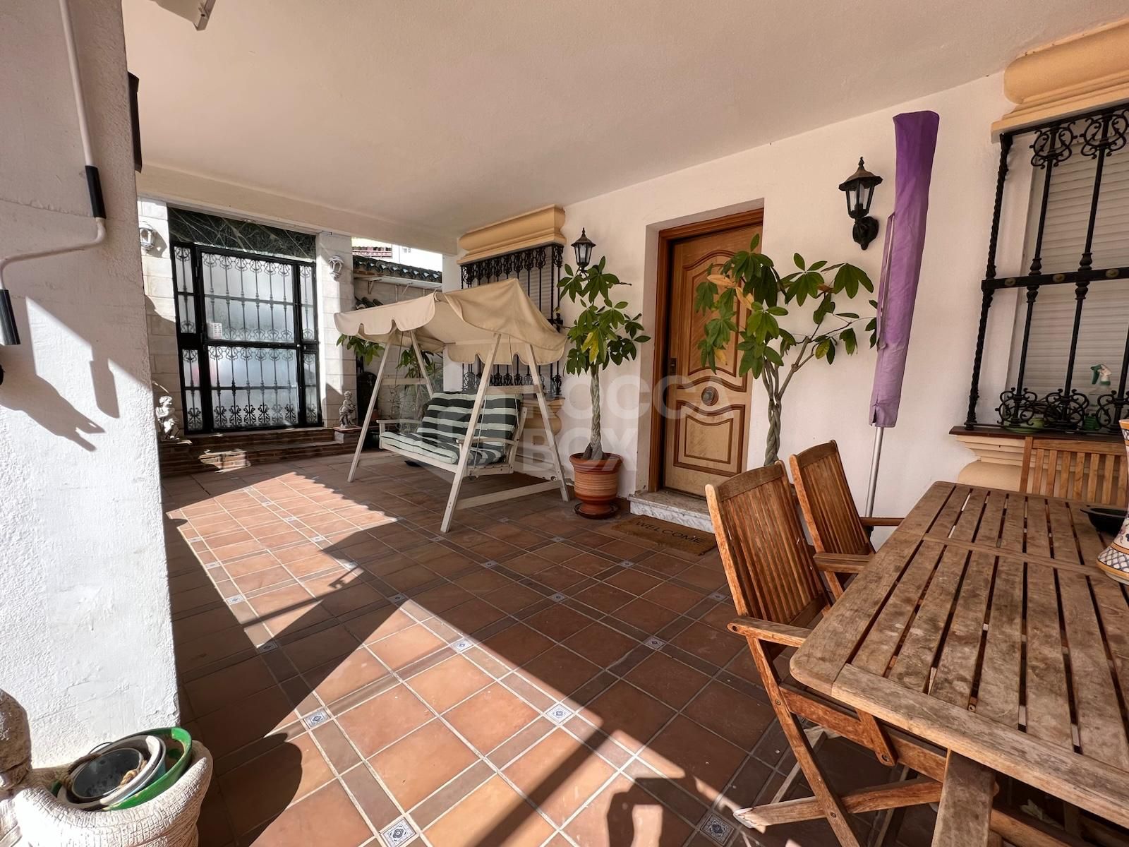 Stunning Detached Villa with Private Pool and Panoramic Views i