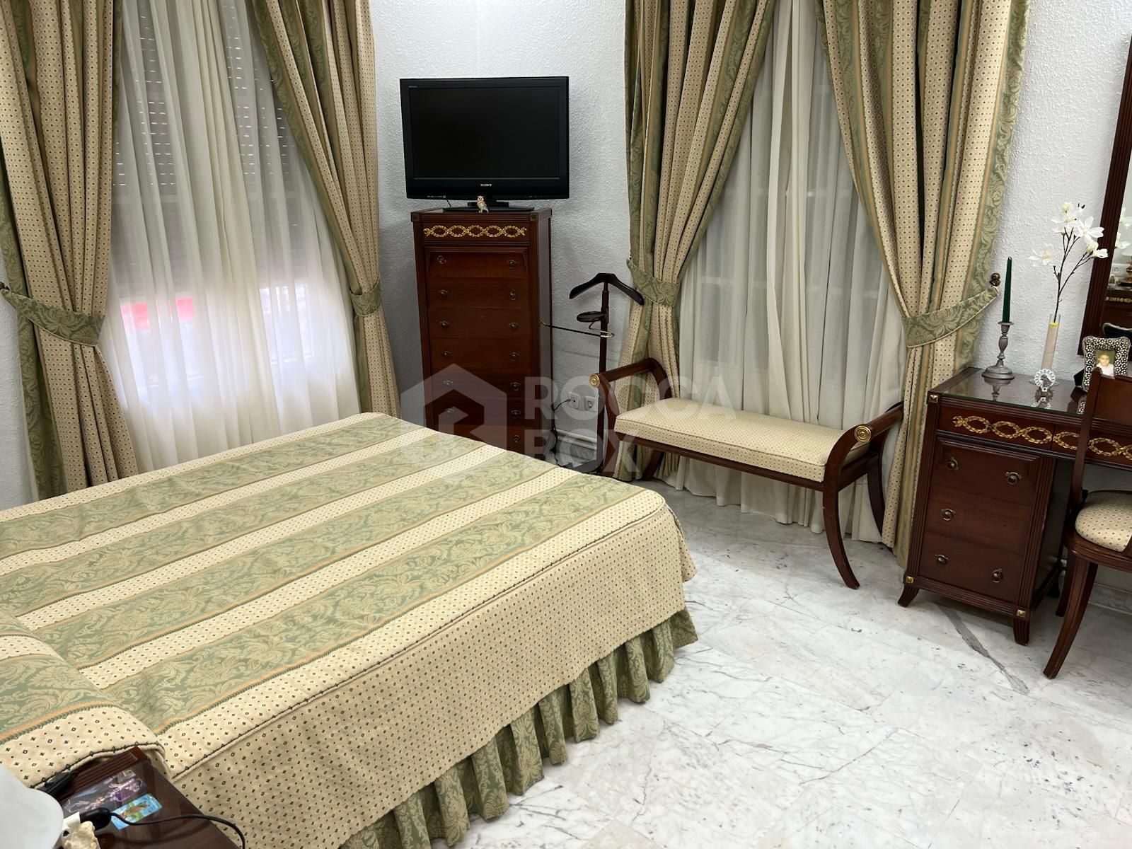 Stunning Detached Villa with Private Pool and Panoramic Views i