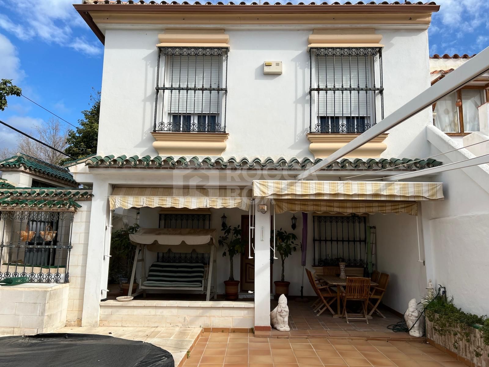 Stunning Detached Villa with Private Pool and Panoramic Views i