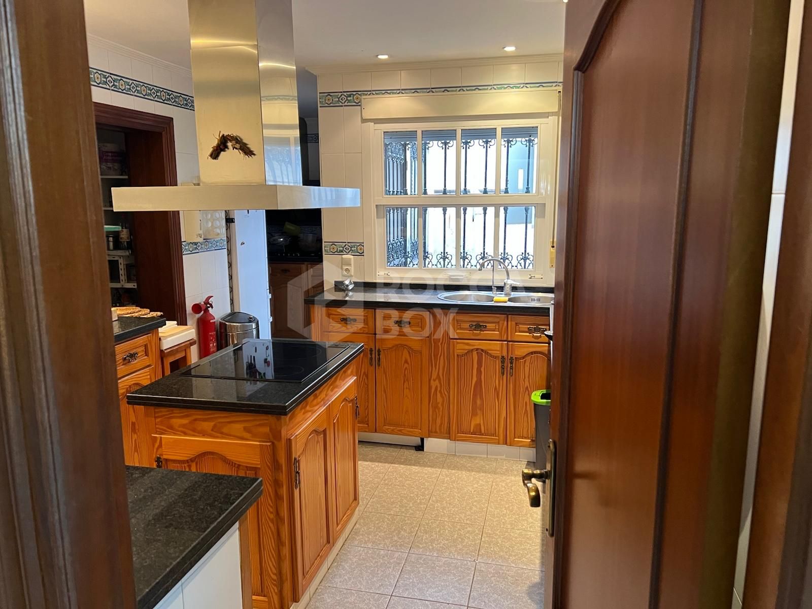 Stunning Detached Villa with Private Pool and Panoramic Views i