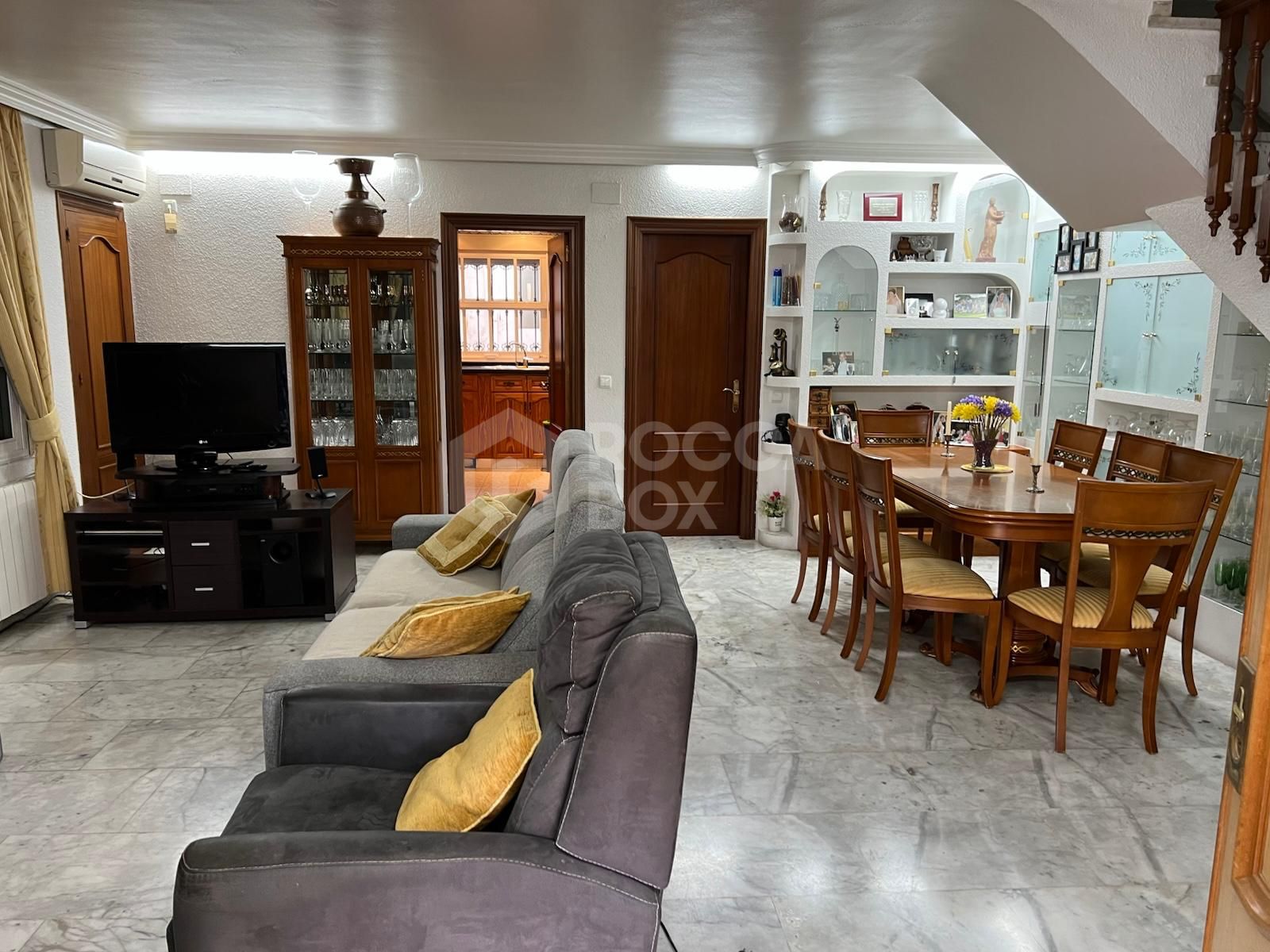 Stunning Detached Villa with Private Pool and Panoramic Views i