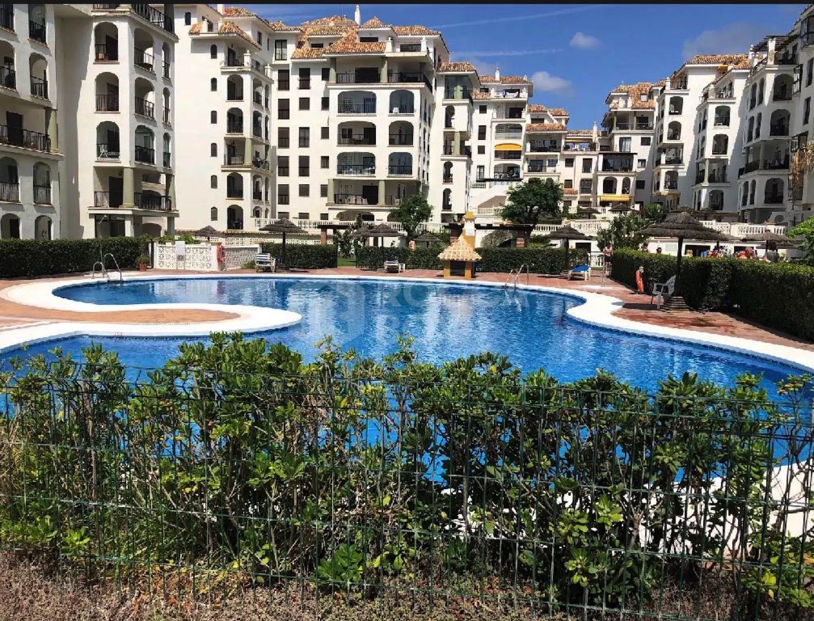 Magnificent Frontline Beach Apartment with Sea Views