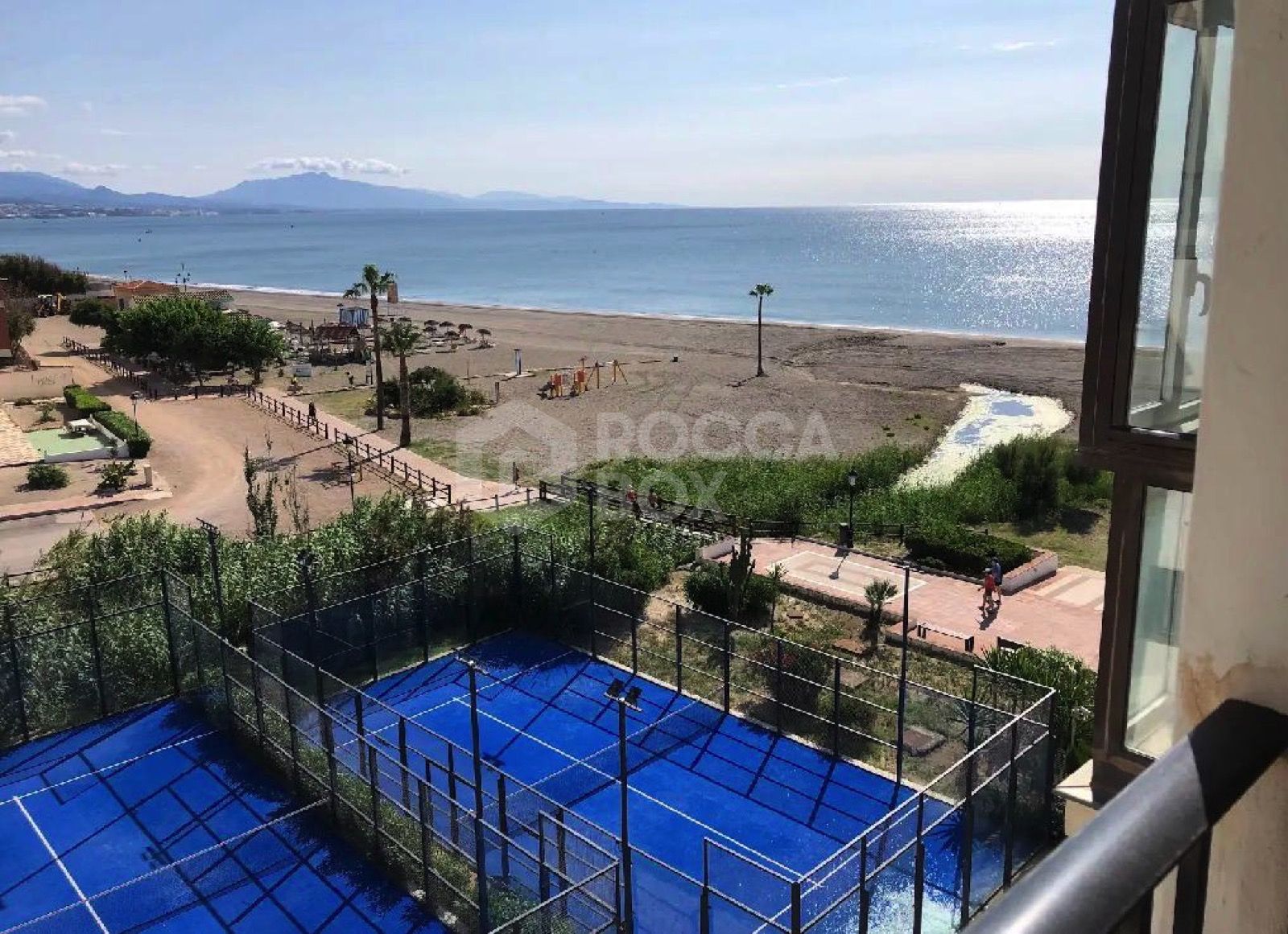 Magnificent Frontline Beach Apartment with Sea Views