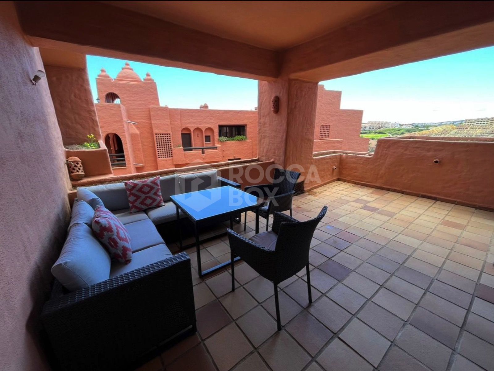 Semi-Furnished Apartment in the Exclusive Urb. Coto Real