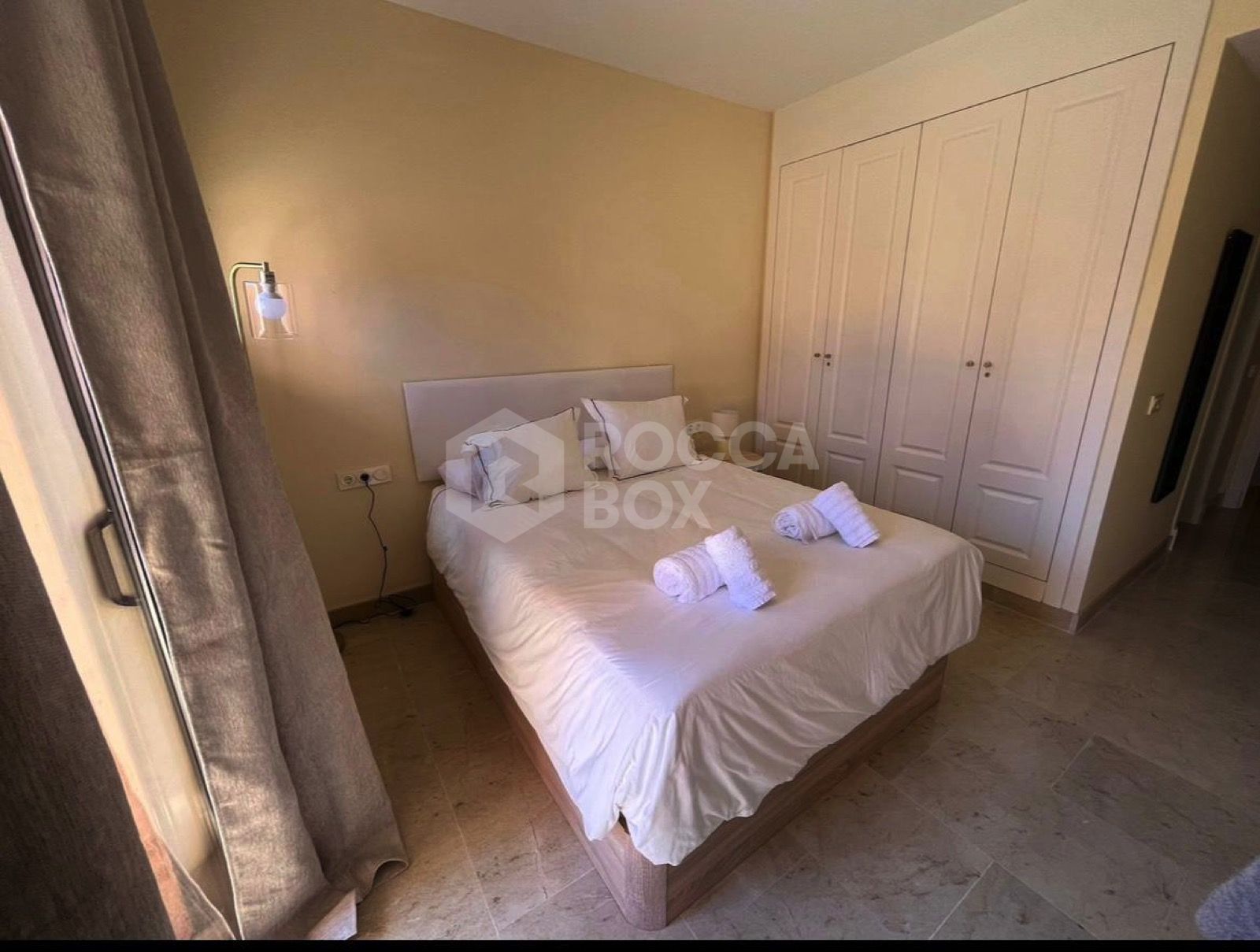 Semi-Furnished Apartment in the Exclusive Urb. Coto Real