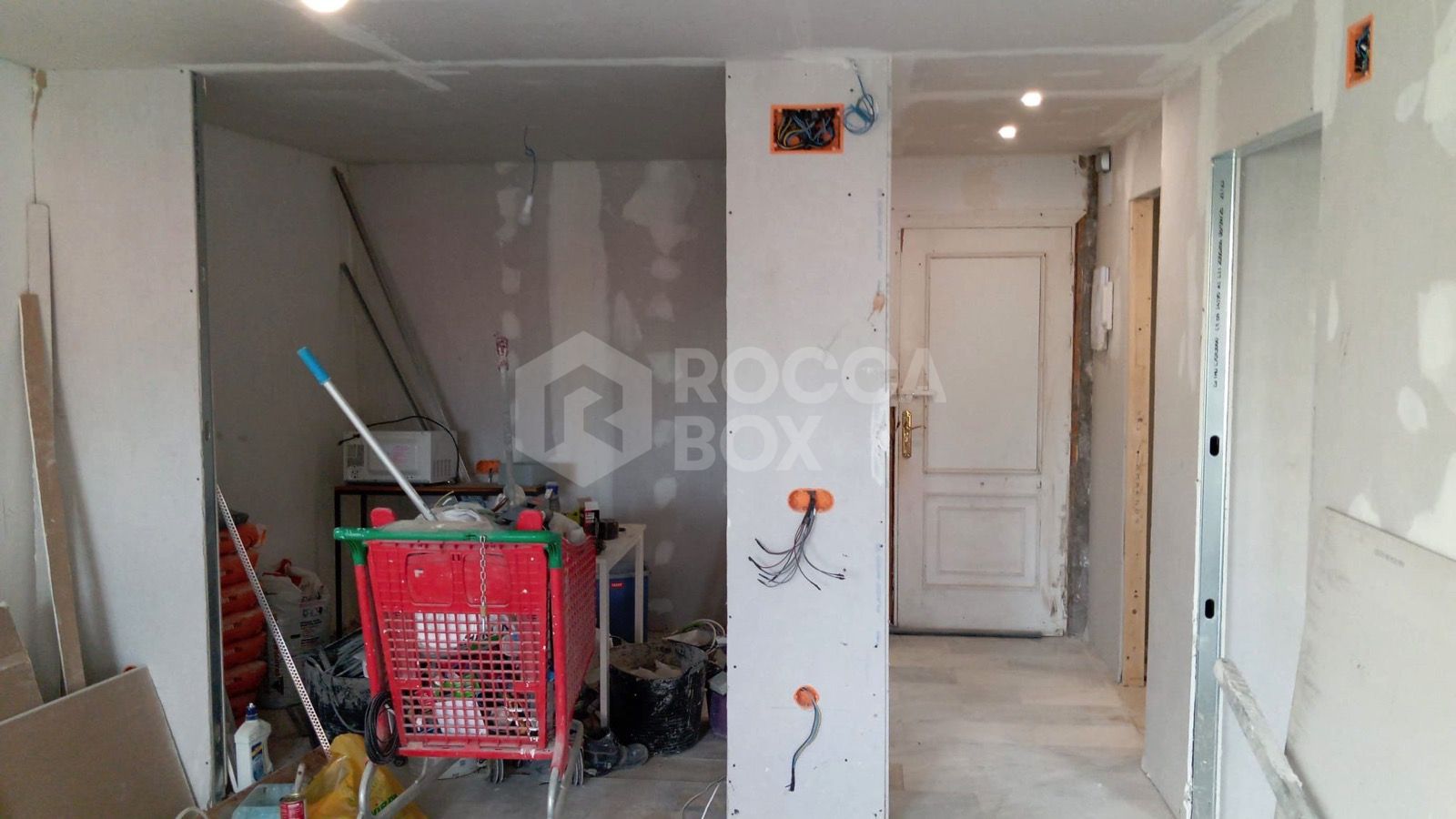 Prime Apartment in the Heart of Puerto Banús NEEDS REFORMS