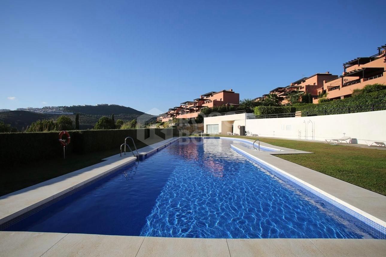 Charming ground floor apartment in Casares Golf