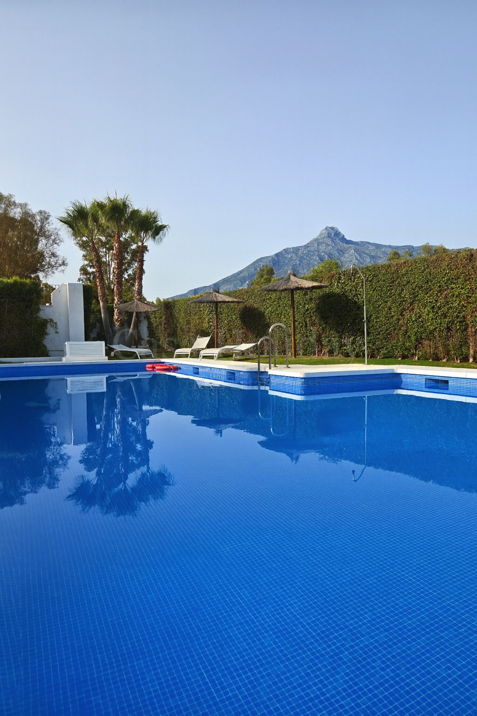 Apartamento Planta Baja en Los Naranjos, Marbella