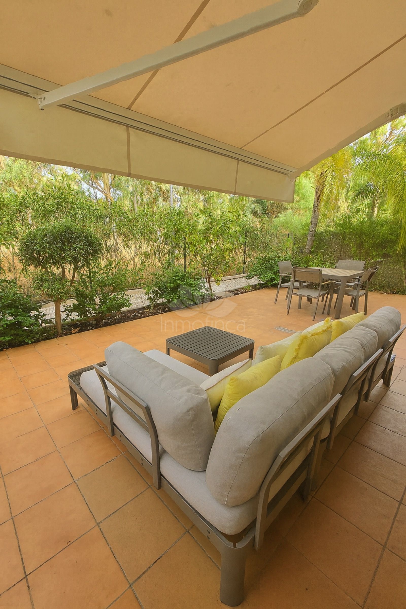 Apartamento Planta Baja en Los Naranjos, Marbella