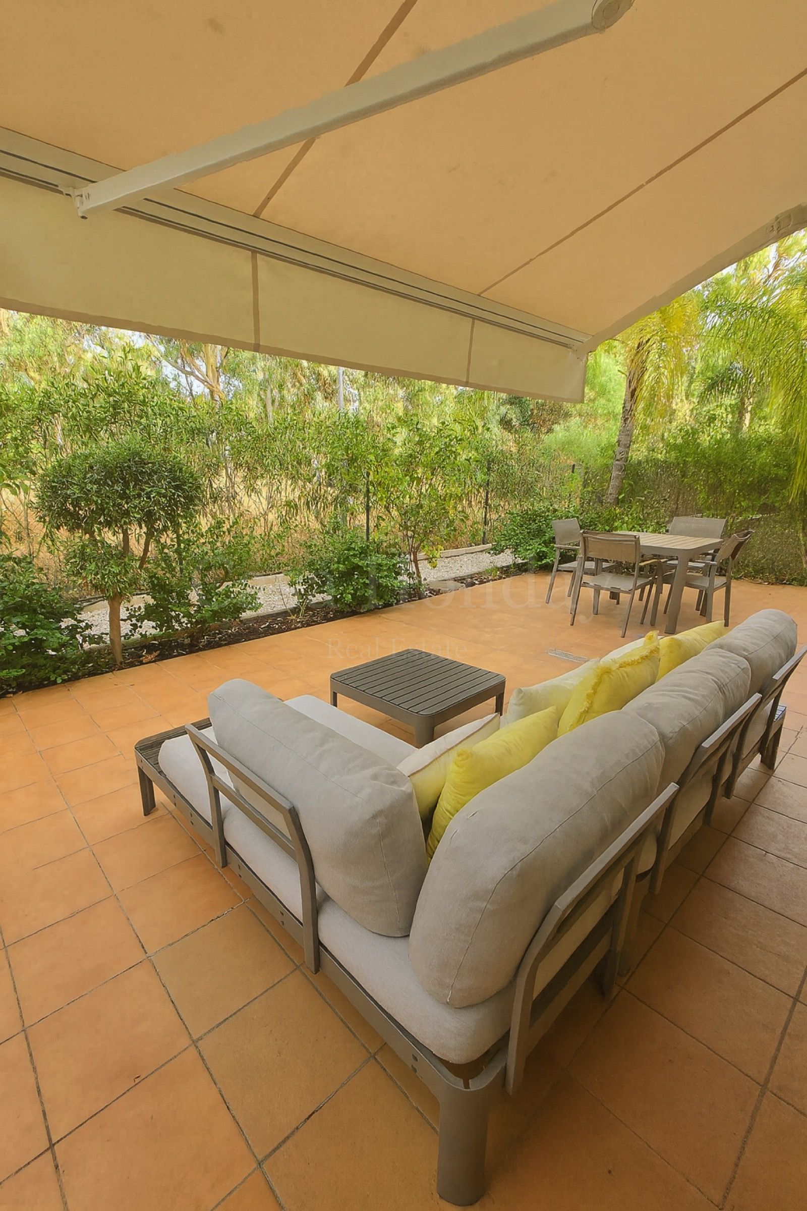 Apartamento Planta Baja en Los Naranjos, Marbella