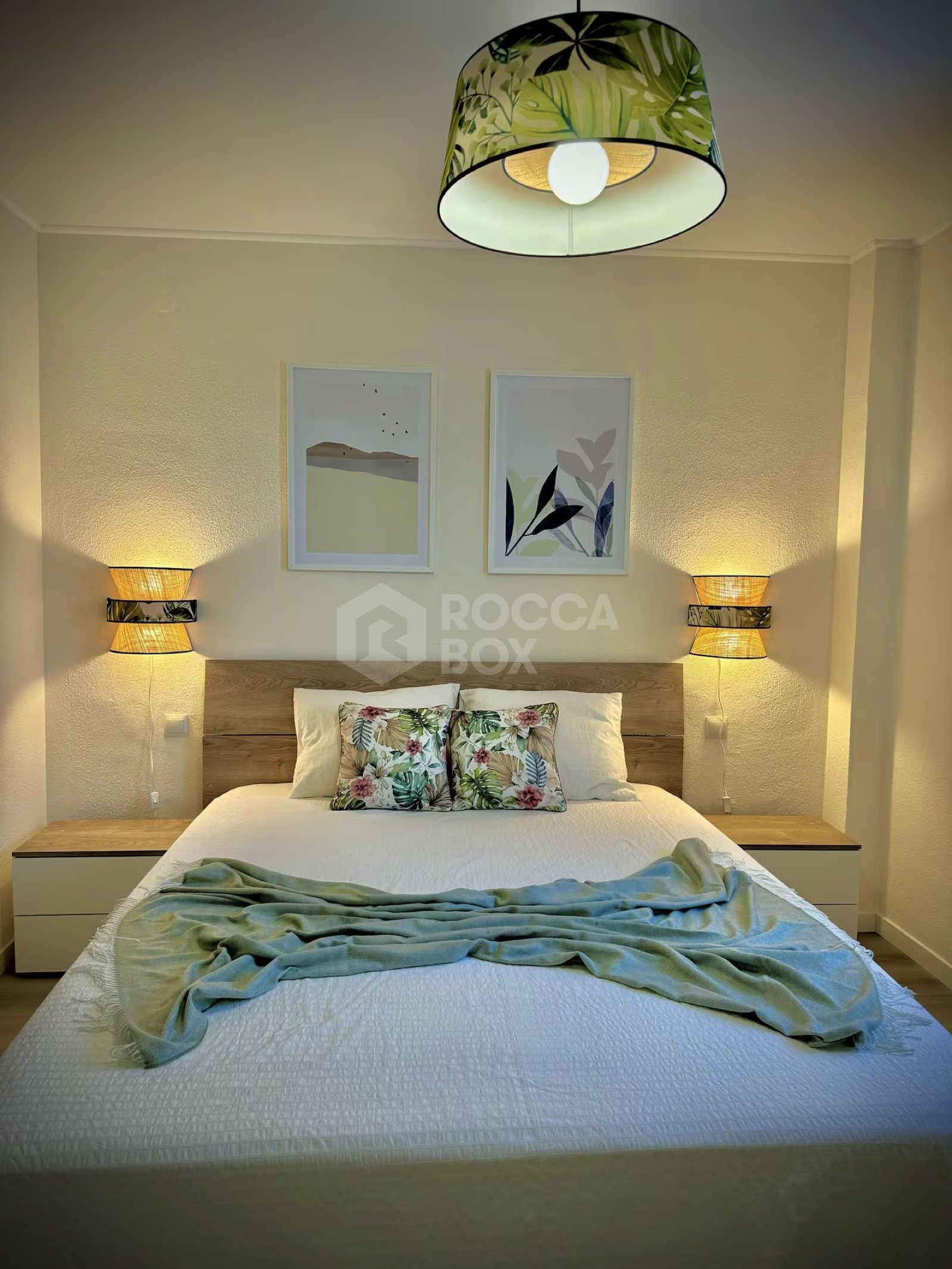 Fully Renovated Beachfront Apartment with Sea Views in Puerto de la Duquesa, Manilva