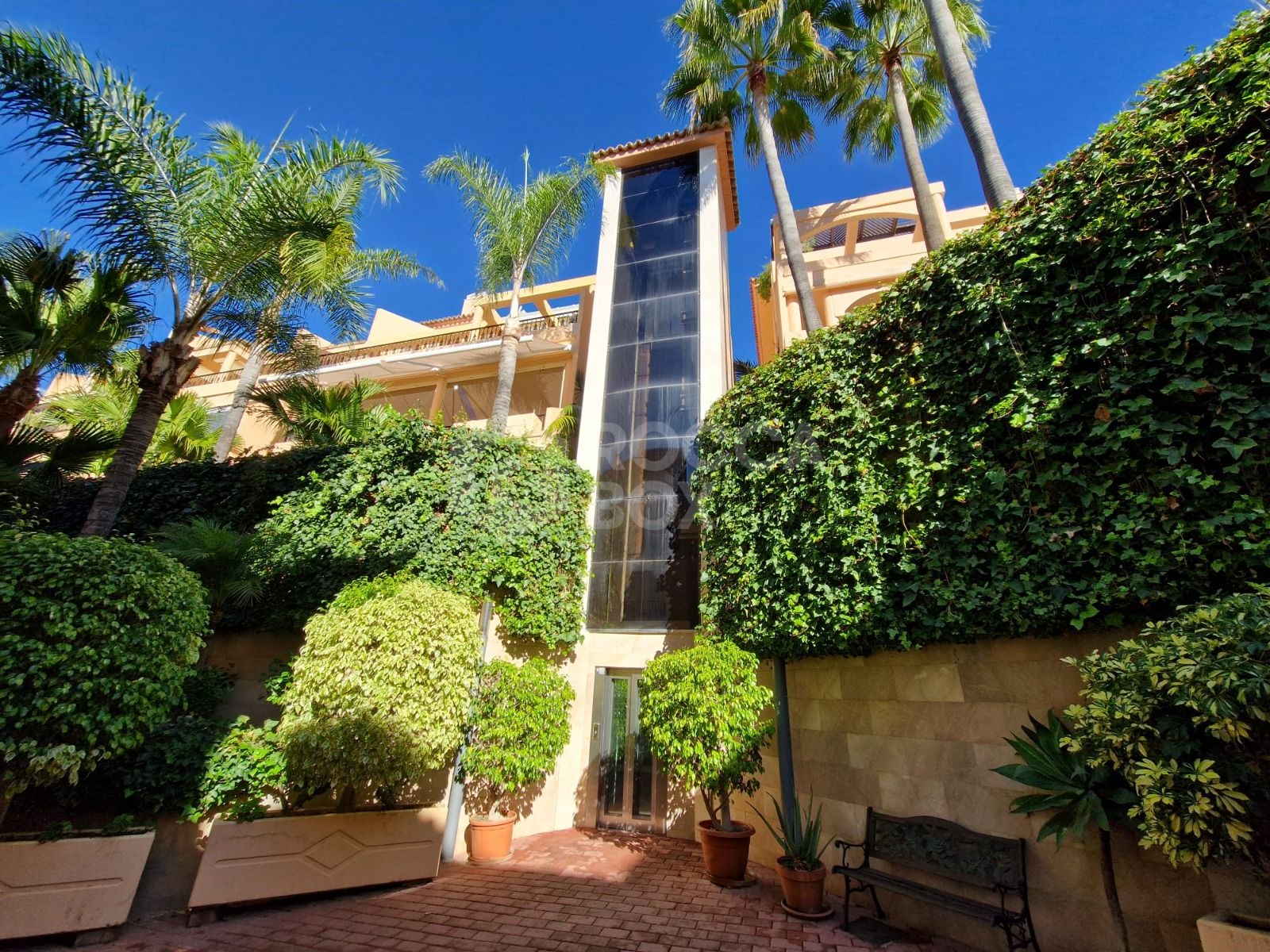 Stunning Corner Ground-Floor Apartment in Vista Real Urbanisation